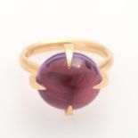 Damenring besetzt m. einem Amethyst-Cabochon (ca. 13 x 11mm). RG 18K. W: ca. 50. Lt. Kaufbeleg