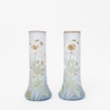 JUGENDSTIL Paar Vasen, um 1900 Glas, matt, blauer Verlauf, florale Emaillemalerei, goldfarbene
