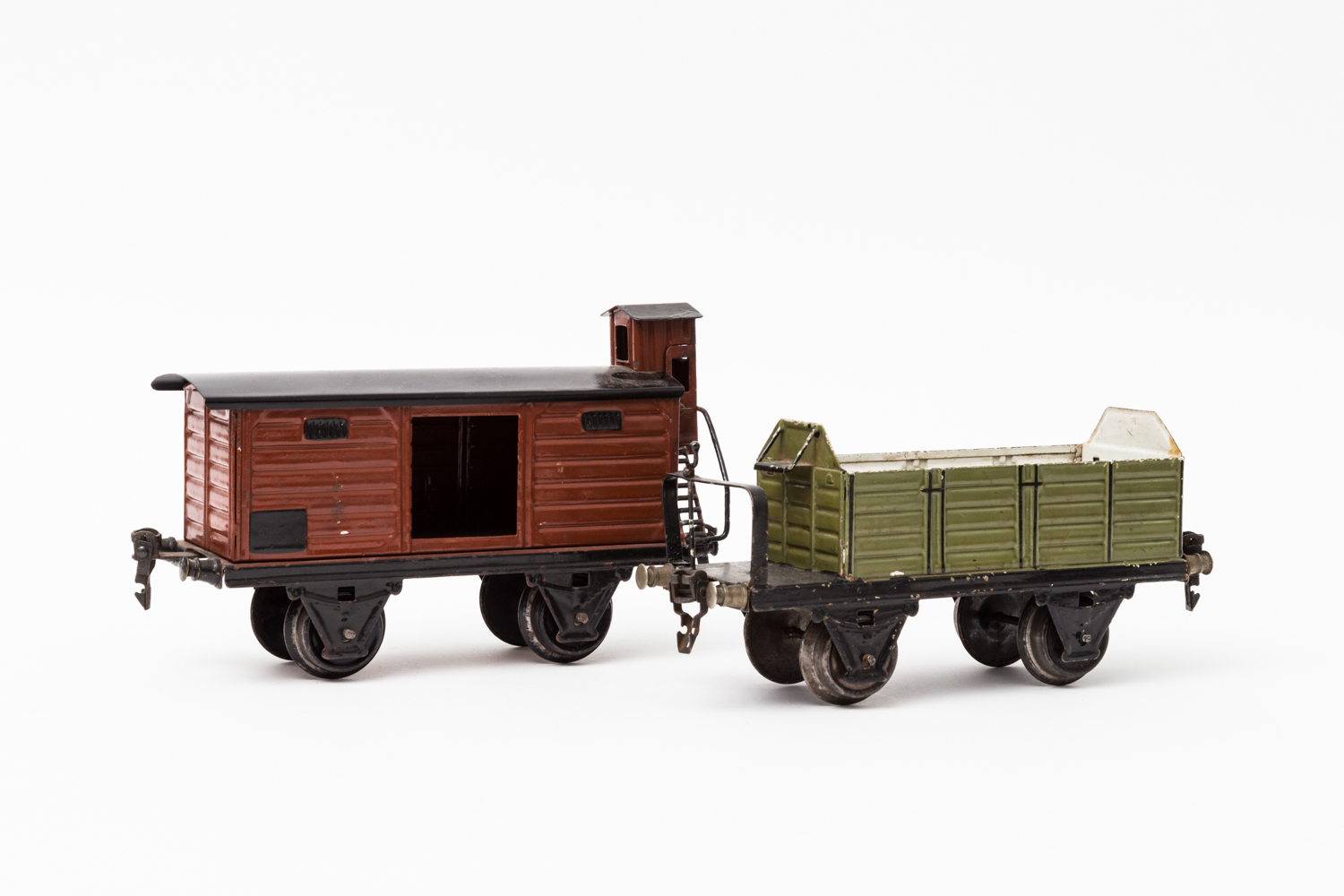 MÄRKLIN offener und gedeckter Güterwagen 1918/1967, Spur 1, Blech, grün bzw. rotbraun lack., auf