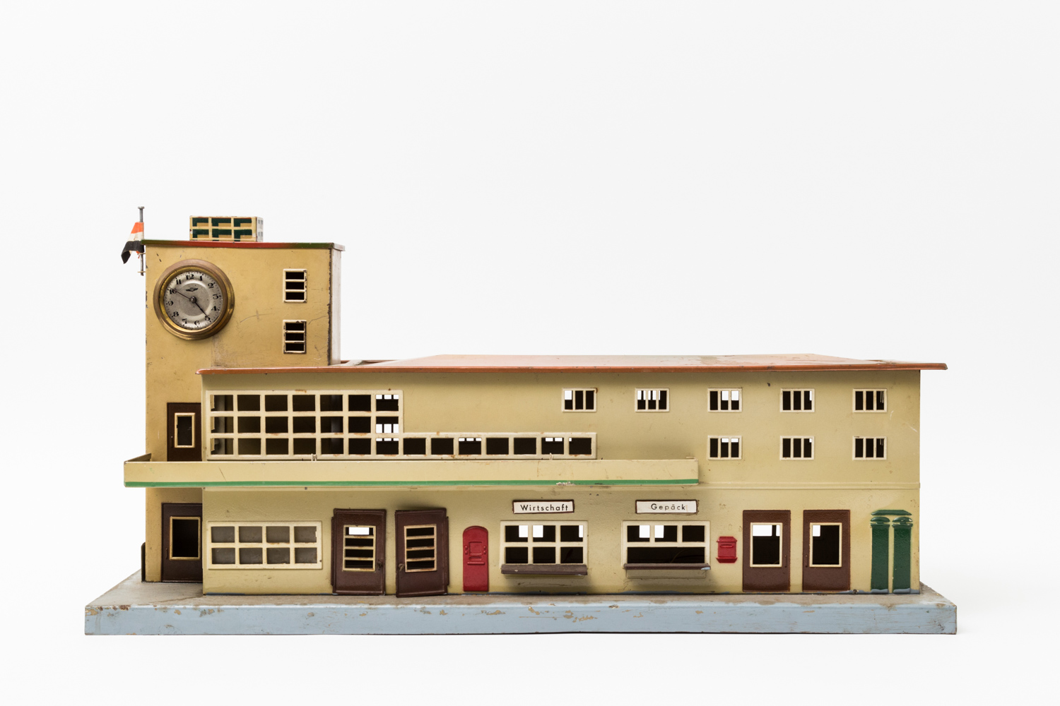 MÄRKLIN Bahnhof "Friedrichshafen" 2013 UB, 1936-1940, auf Unterseite gestempelt, polychrom lack.