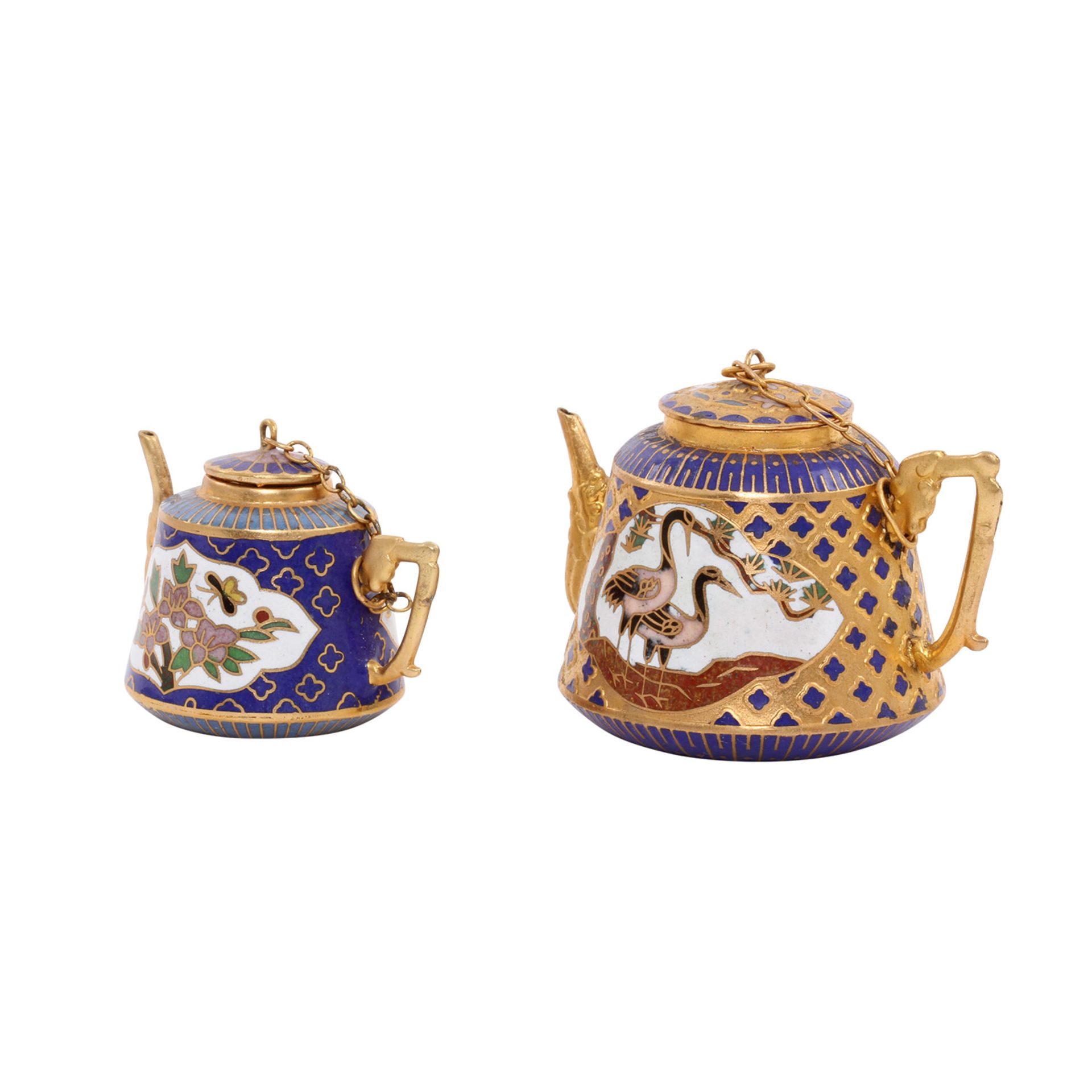 2 Miniatur-Tee-Sets aus Cloisonné. CHINA, 20. Jh. bestehend aus: einem Tee-Set mit 1 Teekanne und - Bild 7 aus 10