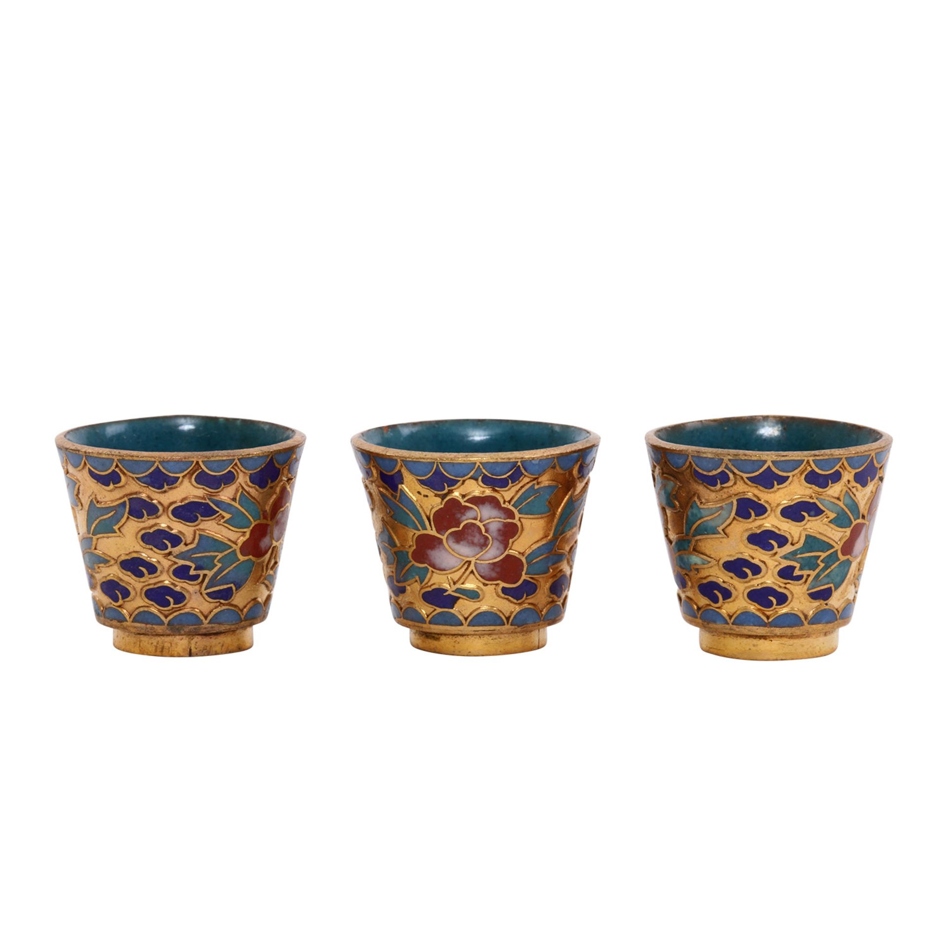 2 Miniatur-Tee-Sets aus Cloisonné. CHINA, 20. Jh. bestehend aus: einem Tee-Set mit 1 Teekanne und - Bild 3 aus 10