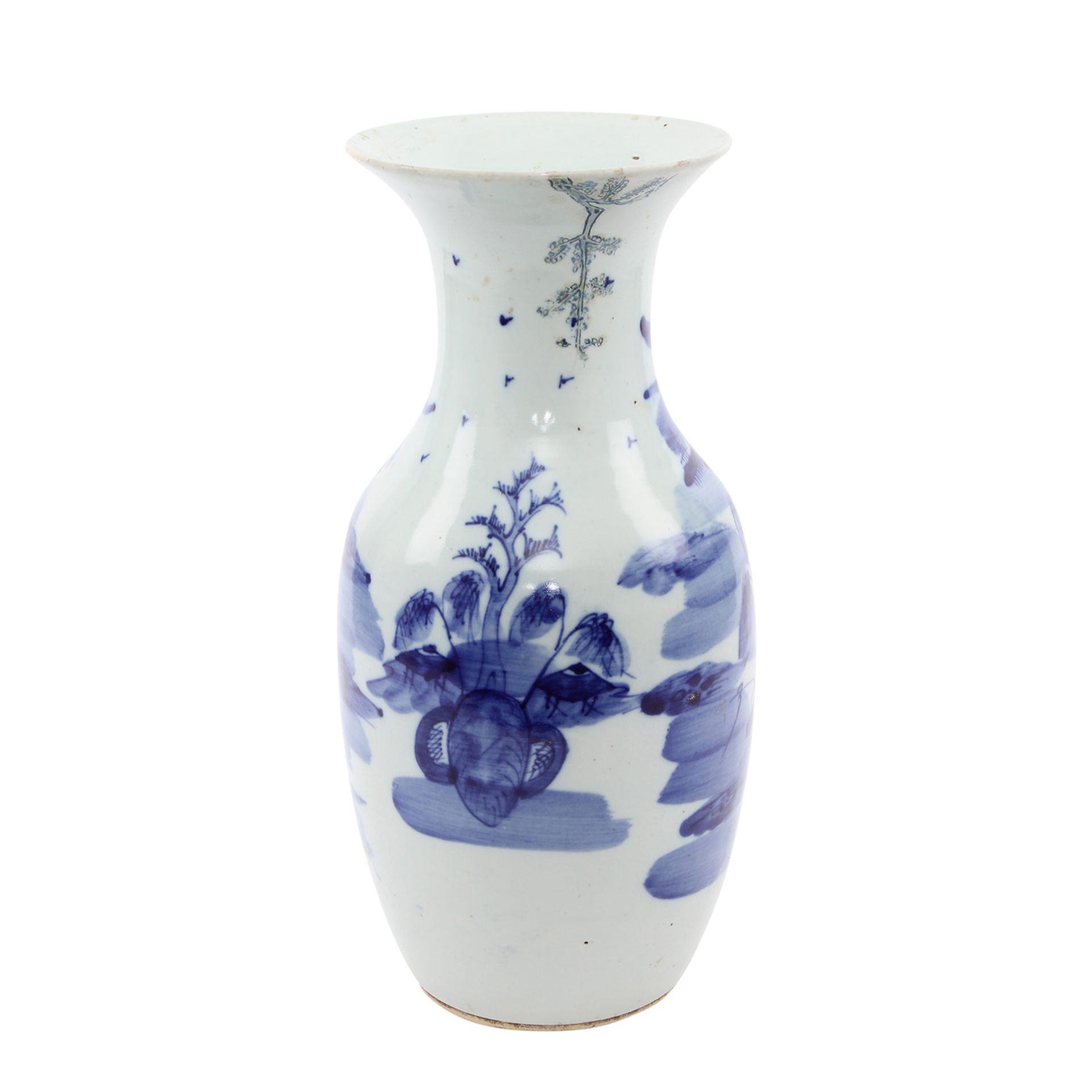Blau-weisse Vase. CHINA, um 1900 unterglasurblaue Malerei einer Landschaft, H 43,5 cm, besch. und am - Bild 3 aus 6