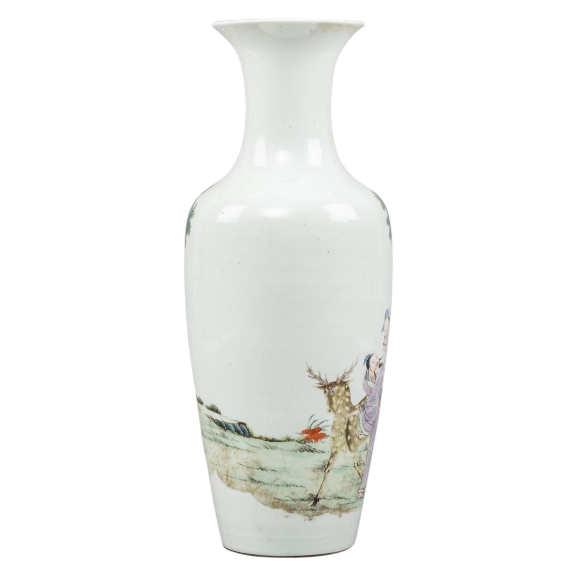 Vase. CHINA, 19. Jh., schauseitig polychrom bemalt mit Figuren und mit einer knorrigen Kiefer, H ca. - Image 3 of 3