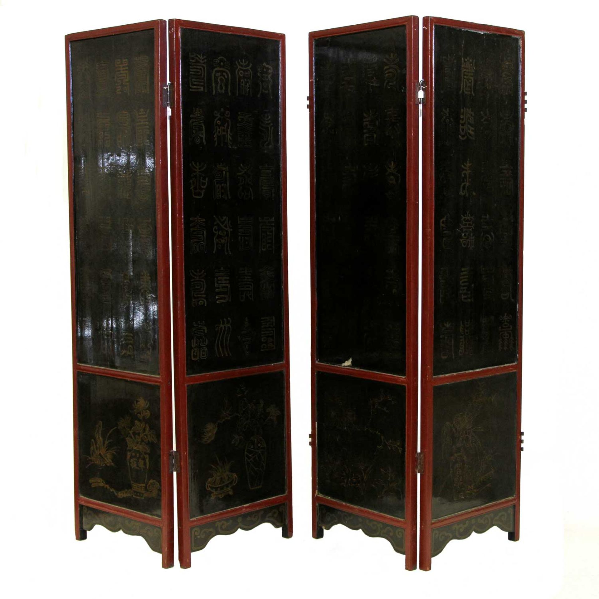 Vierteiliger Paravant aus Holz. CHINA, 1. Hälfte 20. Jh. bestehend aus vier einzelnen Schwarzlack- - Image 4 of 4