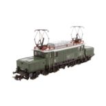 MÄRKLIN E-Lok 3322, Spur H0, Guss-Gehäuse, grün, BR 194 der DB, BN 194 091-5, kurze Vordächer. Im