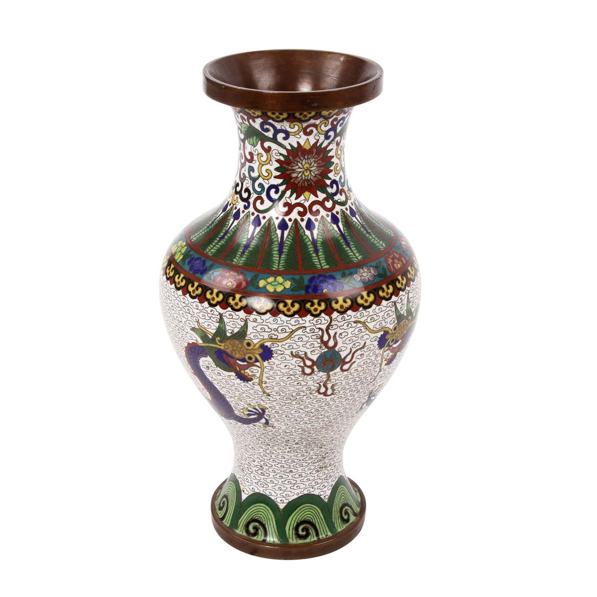 Cloisonné Vase. CHINA, um 1900 umlaufend in bunten Farben u.a. verziert mit zwei Drachen auf der - Image 6 of 7