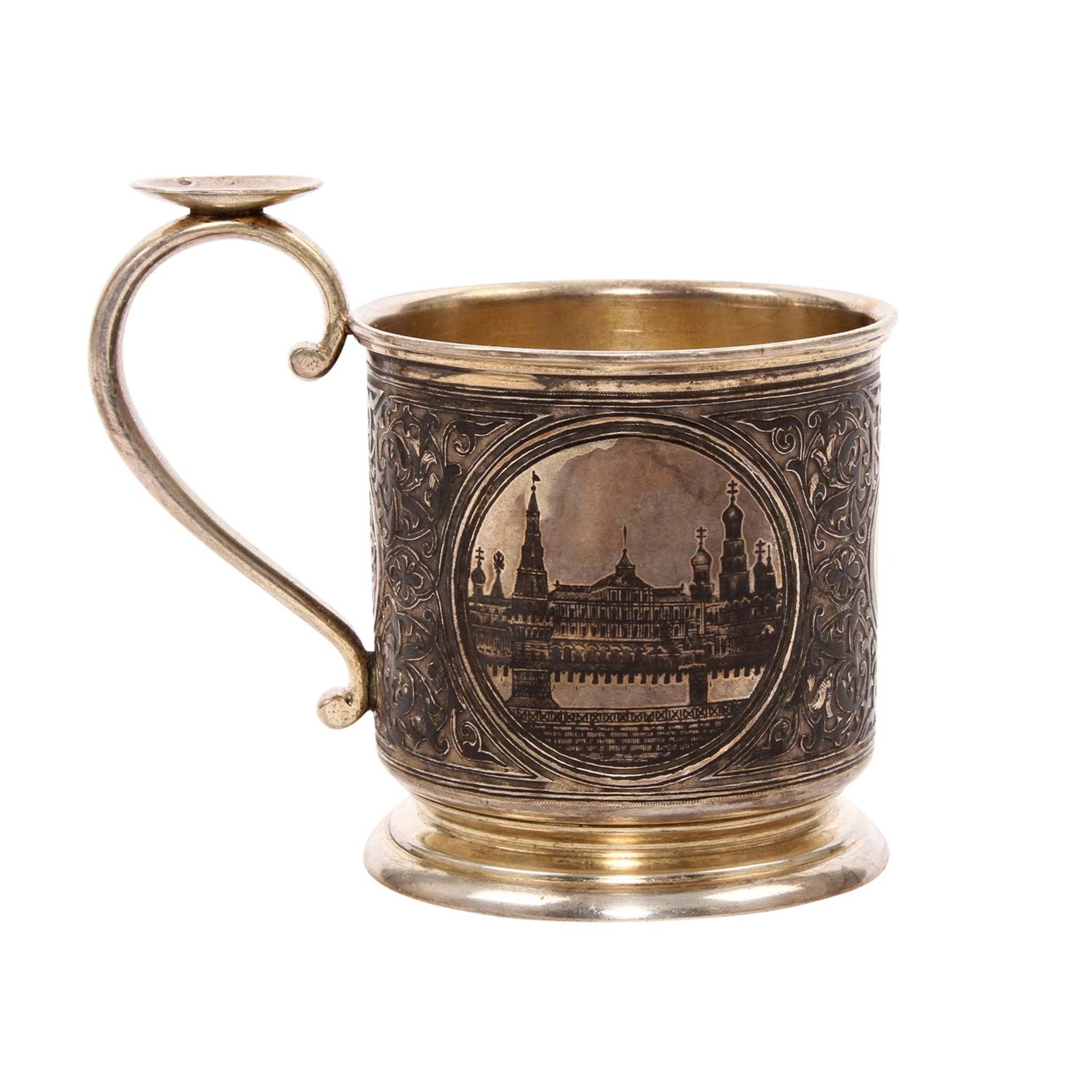 MOSKAU Teeglas mit Silbermontur, 1898-1914 Henkelbecher mit Niello-Technik, Ansicht des Kreml, - Image 3 of 7