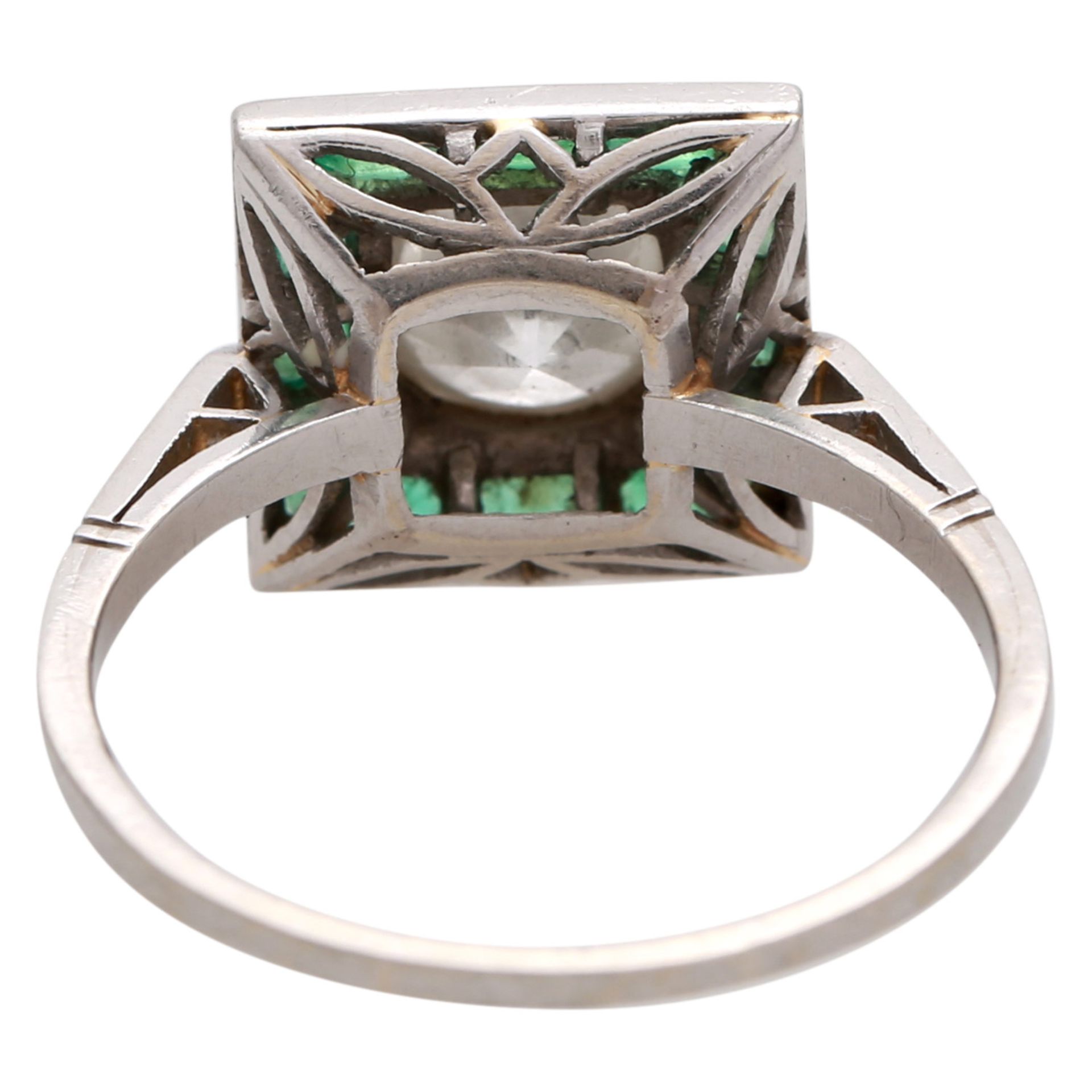 Damenring mit 1 Diamant und Smaragden mittig 1 Diam. ca. 0,88 ct GW (K) / PI 1 quadratisch umrahmt - Image 4 of 5