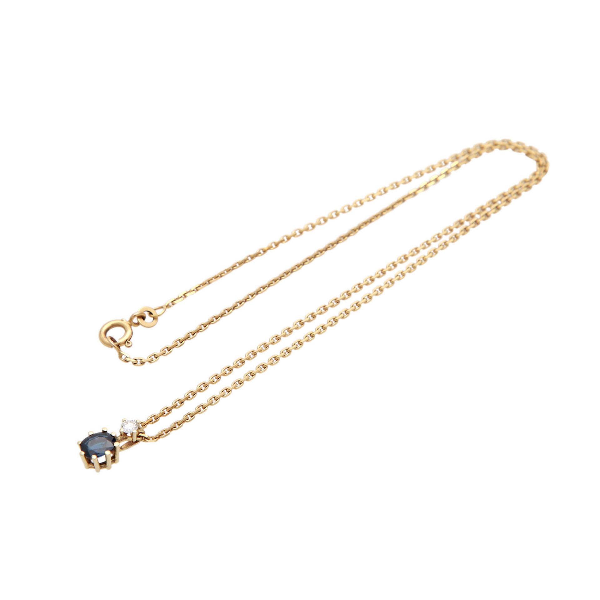 Goldkette mit Saphiranhänger, 1 blauer Saphir von c.a 0,55 ct., 1 Brillant von ca. 0,08 ct., SI, - Image 3 of 4