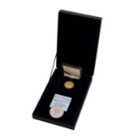 DEUTSCHLAND 100,-€ GOLD und Silbermedaille, 2006 Motiv: FUßBALL-WELTMEISTERSCHAFT DEUTSCHLAND