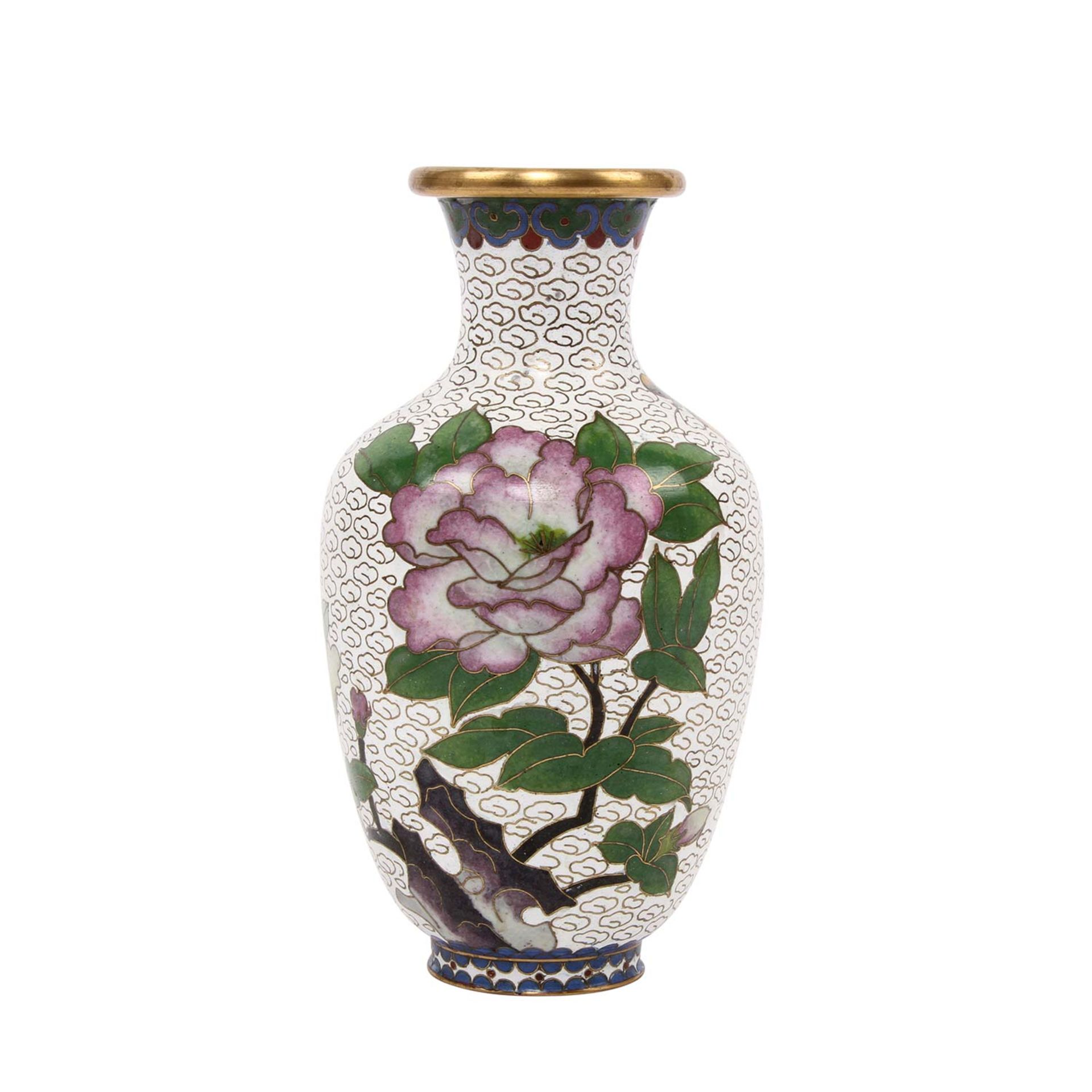 Konvolut CHINA, 20. Jh., 11tlg.: 1 Cloisonné Väschen mit dazugehörendem Holzpodest UND 5 Paar - Image 2 of 6