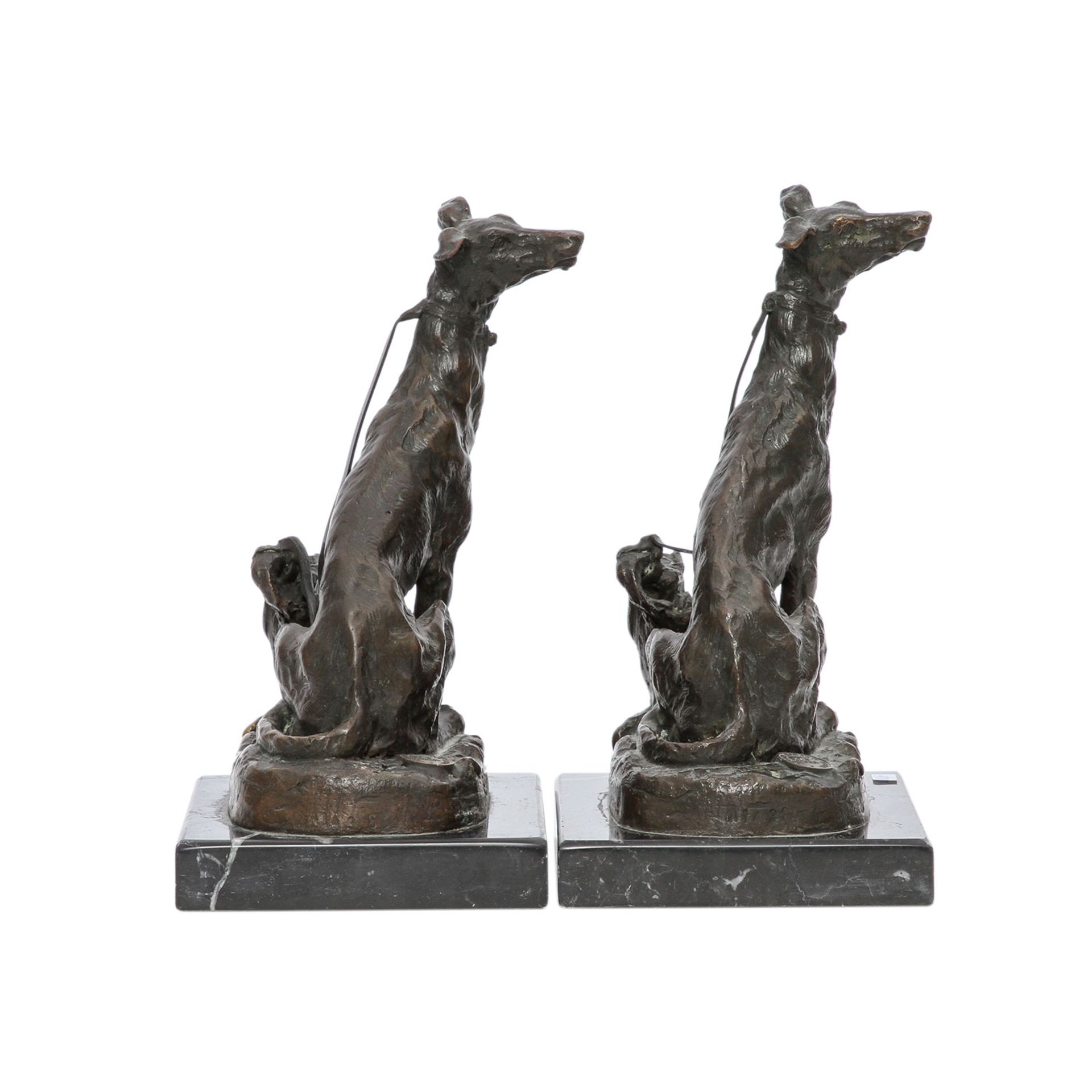 Nach FRÉMIET, Emmanuel (1824-1910) Paar Figuren 'Windhund', 20. Jhd. Bronze, sitzender Windhund, - Image 5 of 7