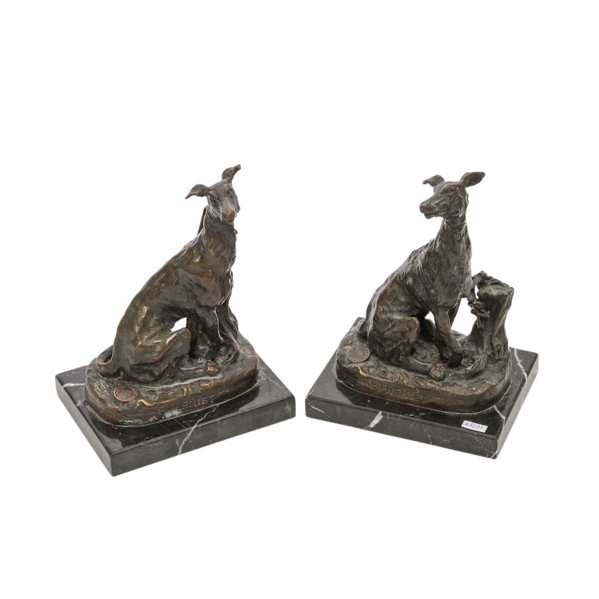 Nach FRÉMIET, Emmanuel (1824-1910) Paar Figuren 'Windhund', 20. Jhd. Bronze, sitzender Windhund,