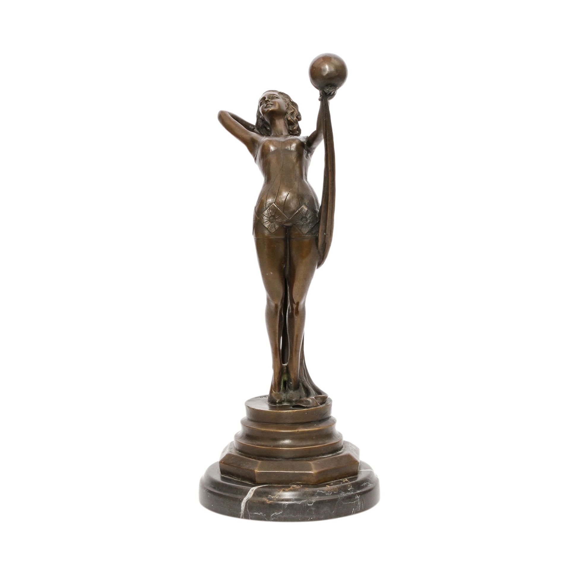 MILO (20. Jhd) 'Kugeltänzerin'. Bronze, Frau mit mit langem Tuch, einen Ball auf der linken Hand - Image 2 of 7