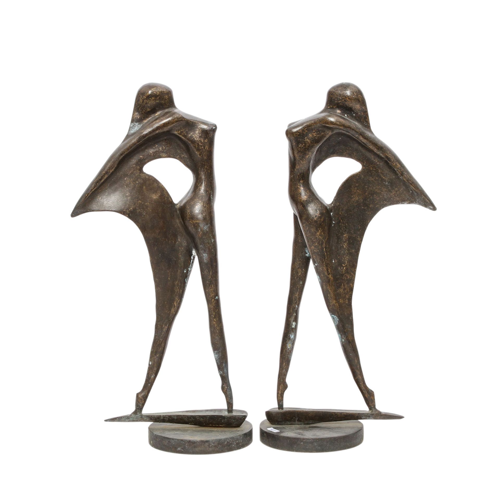 Paar Figuren 'Tänzerin', 20. Jhd. Bronze, abstrakter, weiblicher Akt, H. ca. 39cm. Altersspuren. - Image 5 of 5