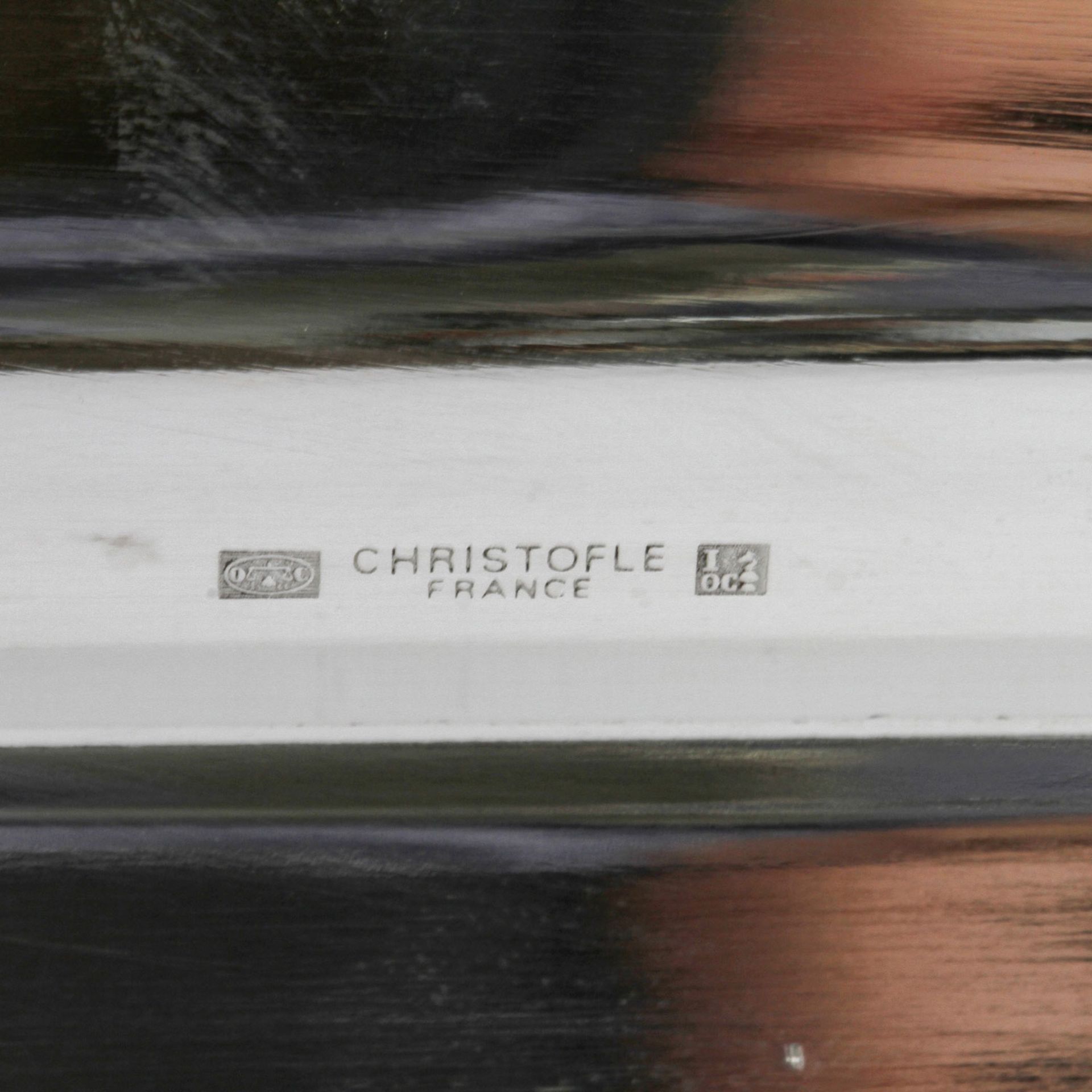 CHRISTOFLE Serviertablett, 20.Jh. versilbert, quadratisch, geriffelter Rand, geriffelte Handhabe, - Image 4 of 5