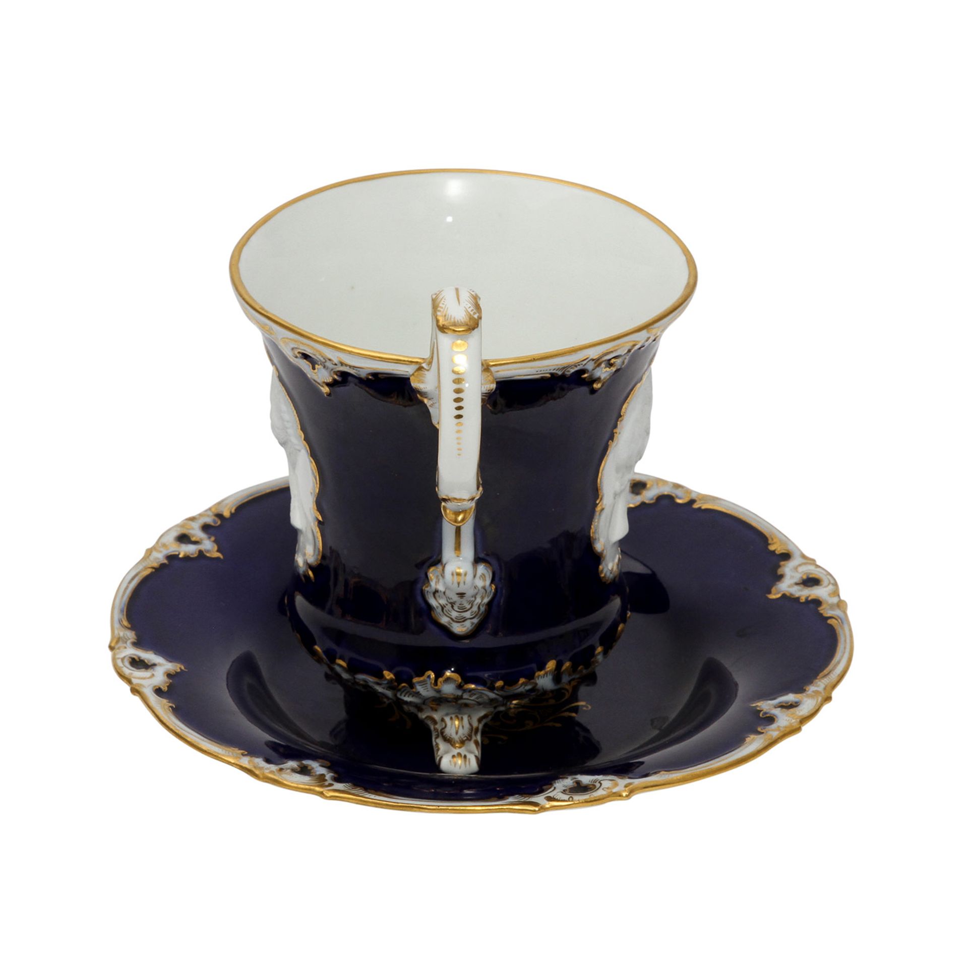 MEISSEN Historismus Tasse mit Untertasse, 1860-1924. Große Bechertasse auf Tatzenfüßen mit Voluten- - Image 5 of 8