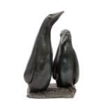 U+R KEICHER/Donzdorf große Tierfigurengruppe "Pinguine", 1. H. 20. Jh. Sandfarbener Scherben, dunkel