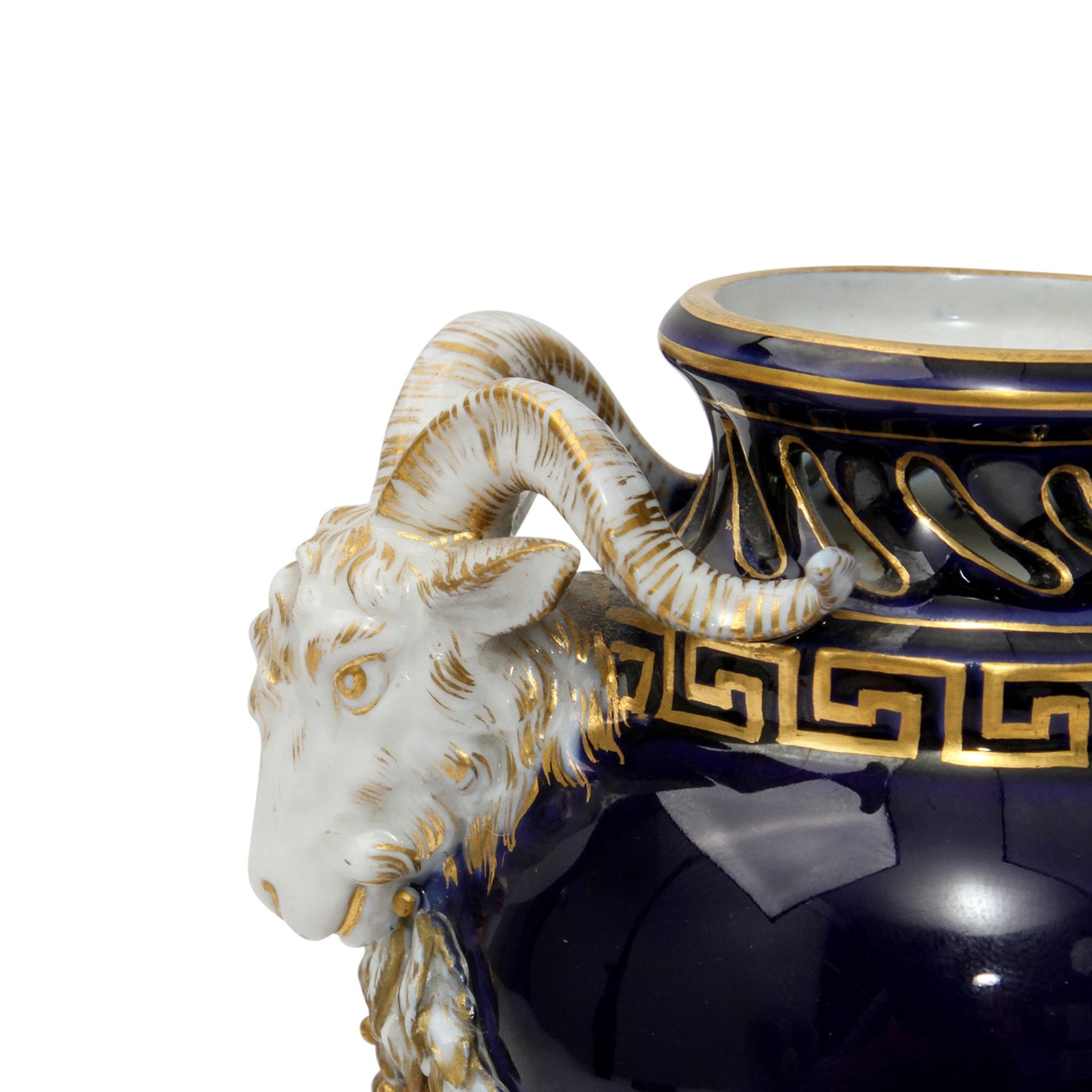 MEISSEN kleine Potpourri-Vase, 1860-1924 Kobaltblauer Fond, bauchiger Korpus mit Rundfuß auf - Image 7 of 8