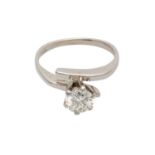 Solitärring mit 1 Brillant ca. 0,8 ct (punz.) LGW (I - J) / VS in WG 14K. RW: ca. 51. Leichte