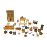 Zubehör für die Puppenküche, 1.H. 20.Jh., bestehend aus Möbeln u. Zubehör aus Holz, Kupfer, Blech