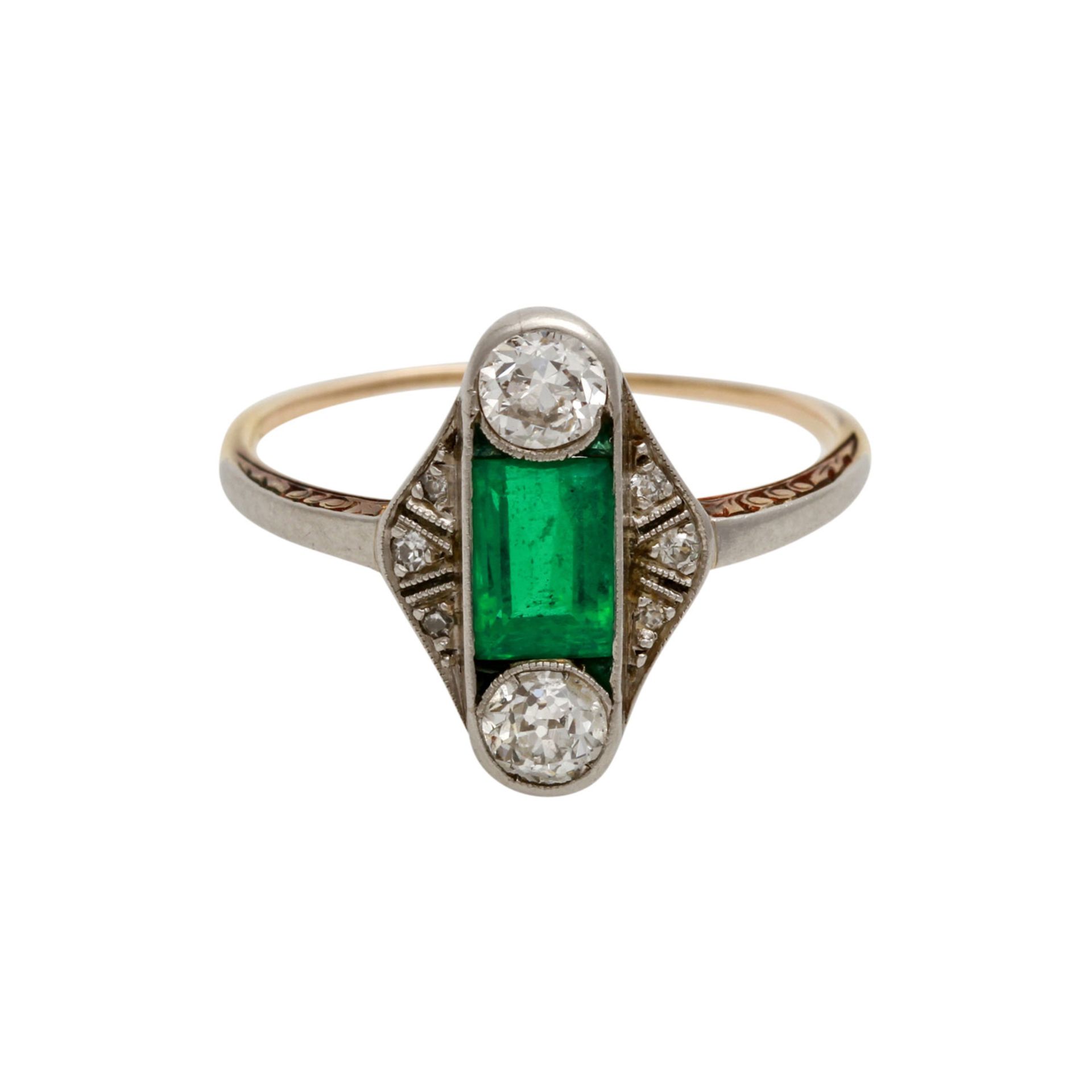 Art Déco Damenring mit 1 Smaragd und Diamanten davon 2 Altschliffdiam. zus. ca. 0,4 ct, LGW / VS