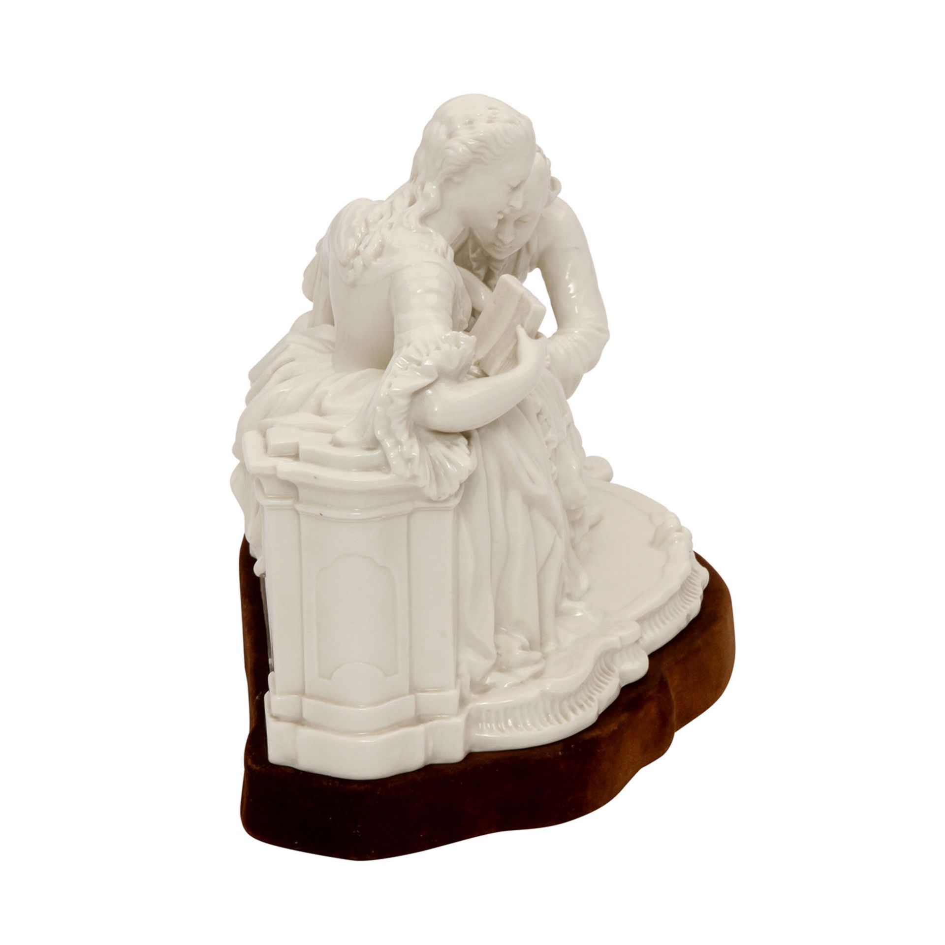 NYMPHENBURG Figurengruppe 'Der Handkuss', 20. Jhd. Weißporzellan, Rokokopaar, sitzende Dame in einem - Image 3 of 6