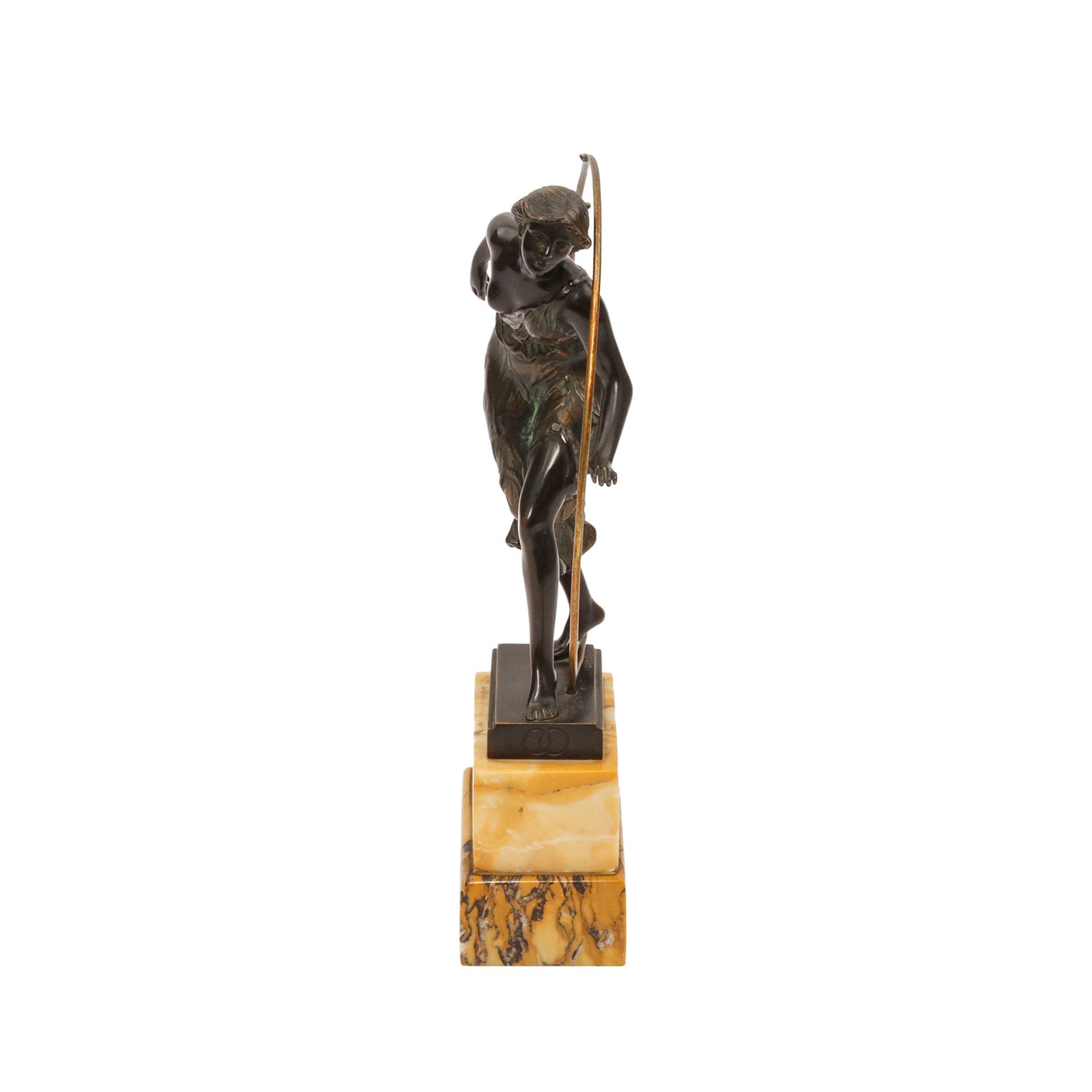 MORIN, GEORGES (Berlin 1874-1950 ebd.), "Reifentänzerin", 1. H. 20. Jh.Bronze, dunkel patiniert, - Image 4 of 6