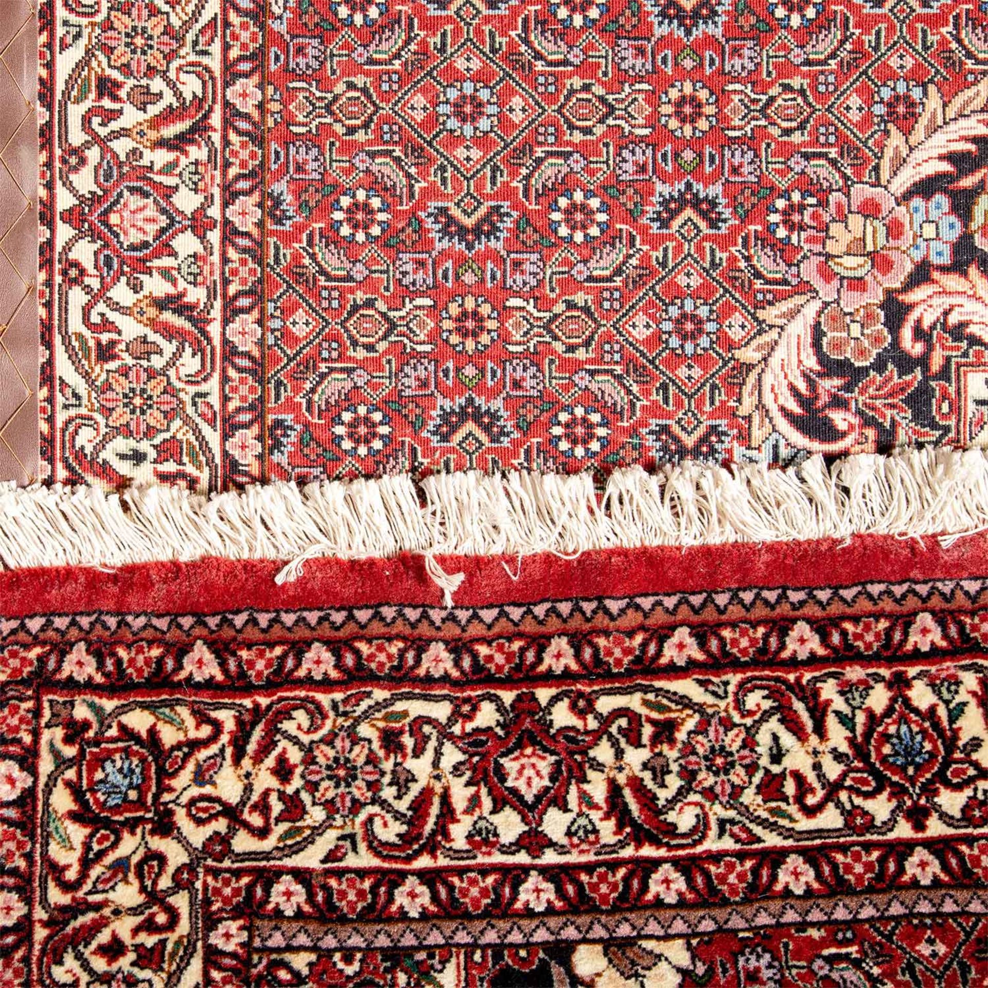 Orientteppich. HALWAI-BIDJAR/WEST-PERSIEN (IRAN), 20. Jh., ca. 167x112 cm.Das orangerote Innenfeld - Image 3 of 4