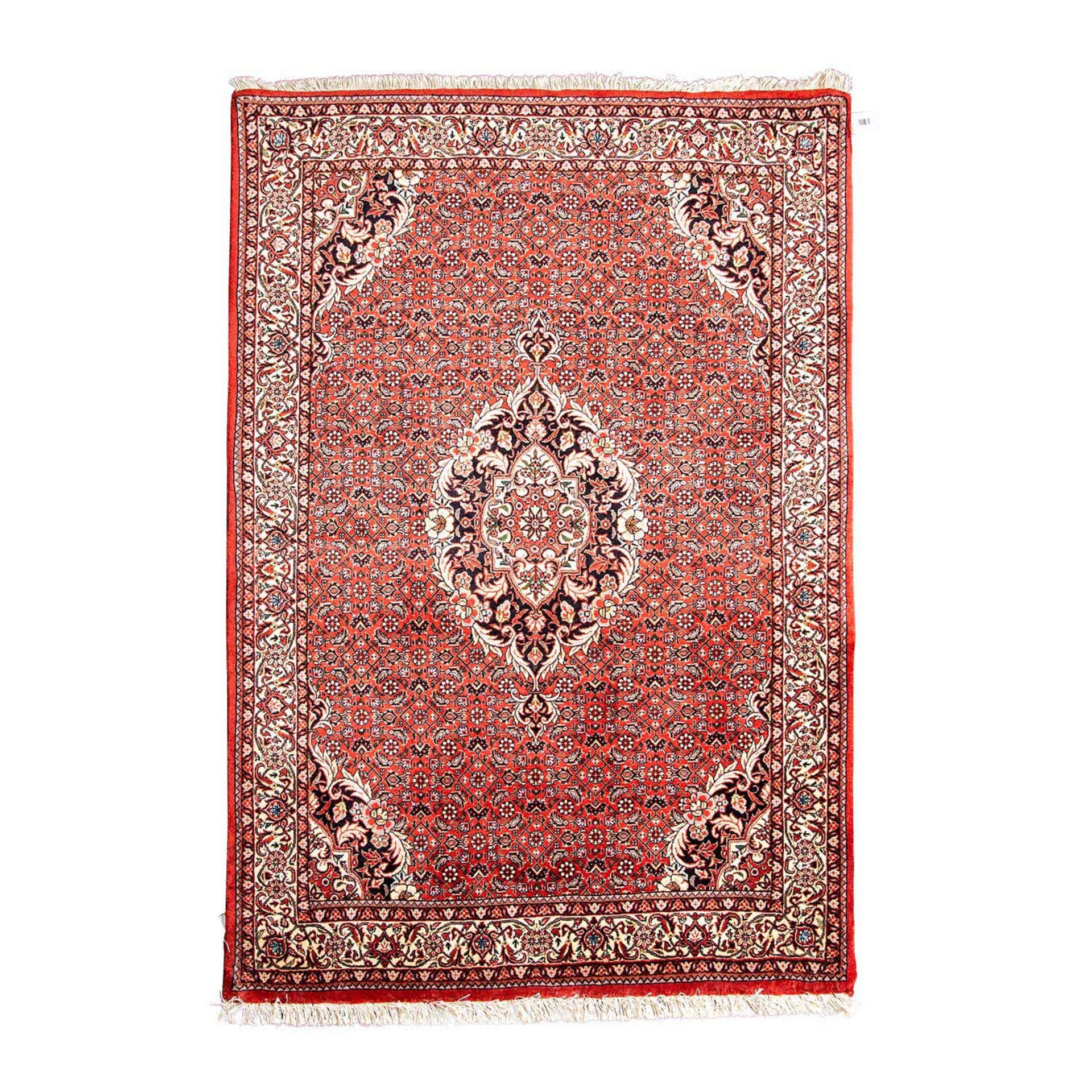 Orientteppich. HALWAI-BIDJAR/WEST-PERSIEN (IRAN), 20. Jh., ca. 167x112 cm.Das orangerote Innenfeld