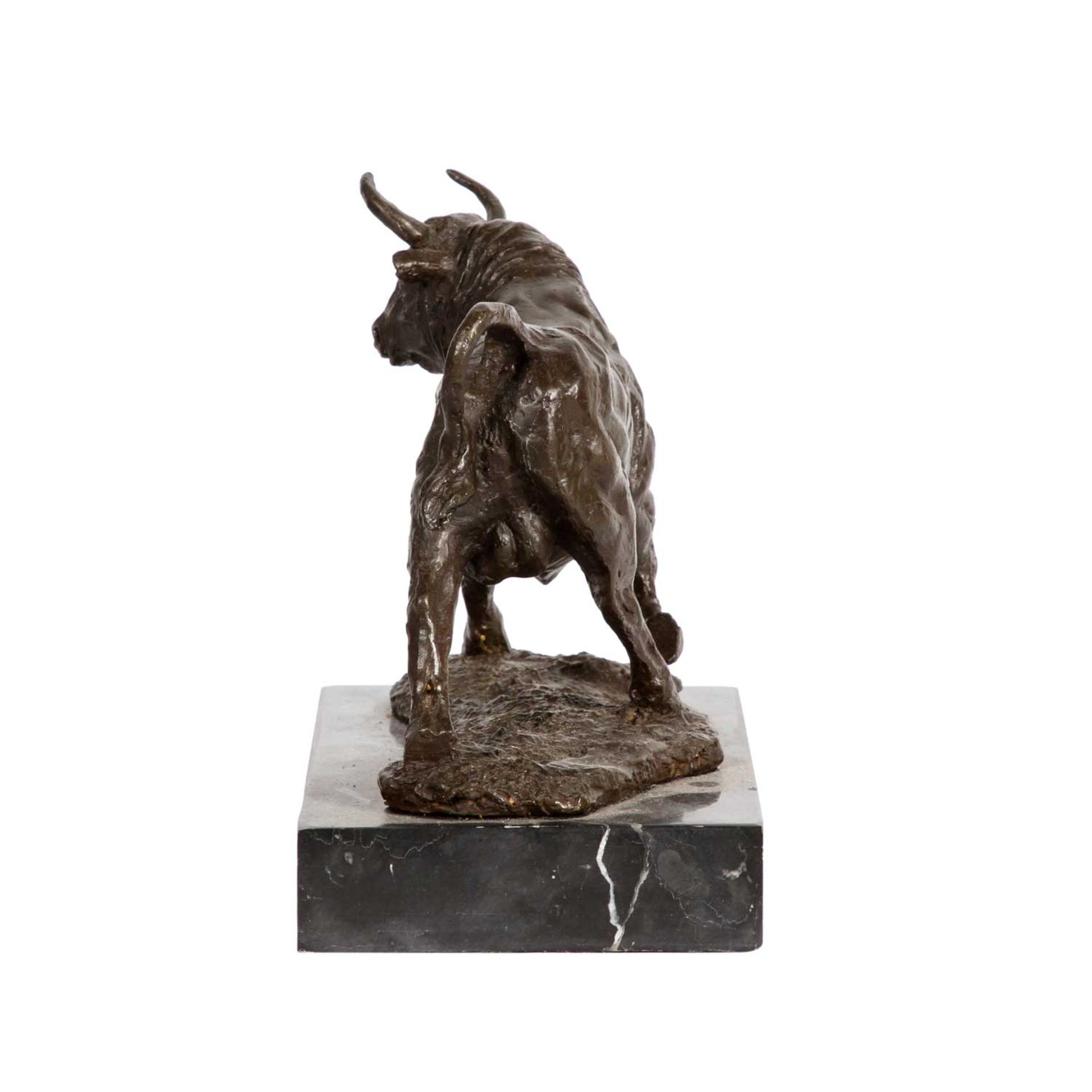 BARYE, ANTOINE LOUIS (Paris 1796-1875 ebenda)Stier aus Bronze, H. ca. 14 cm, signiert. Auf - Image 3 of 6