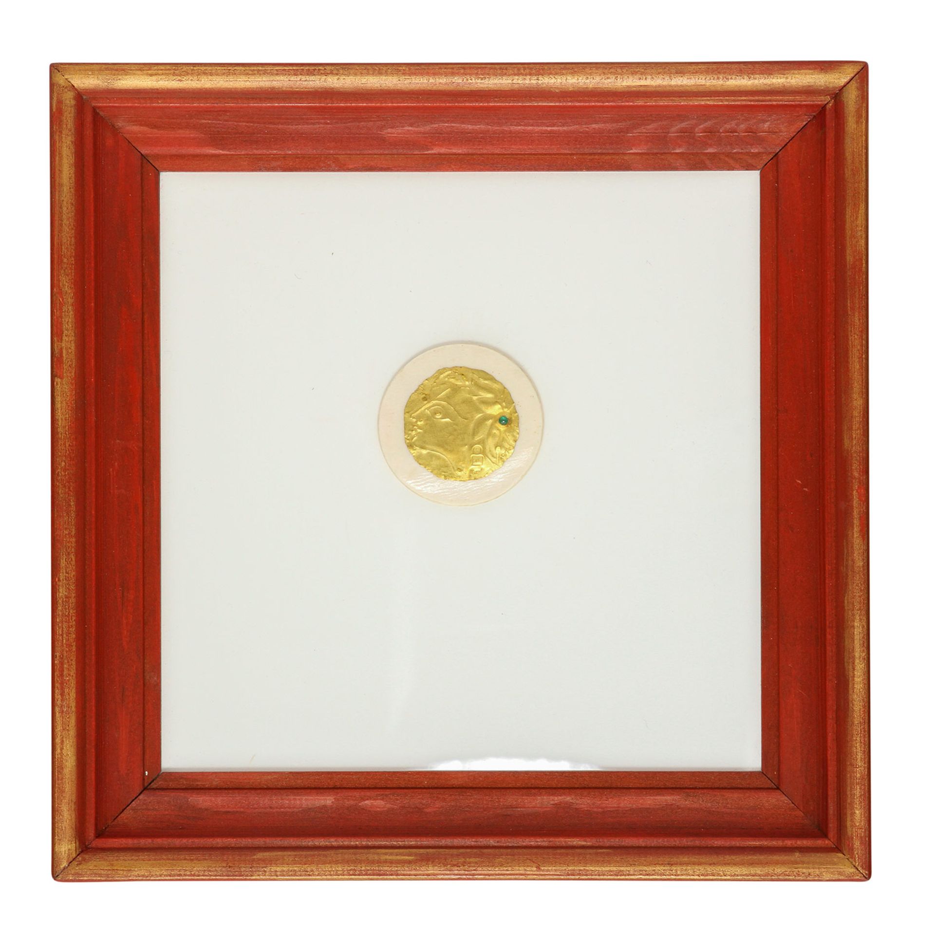 Goldminiatur "Kopf" (1974) von E. BURGEL,Gold 900, 1 Smaragd, getrieben + montiert, auf Acryl, in