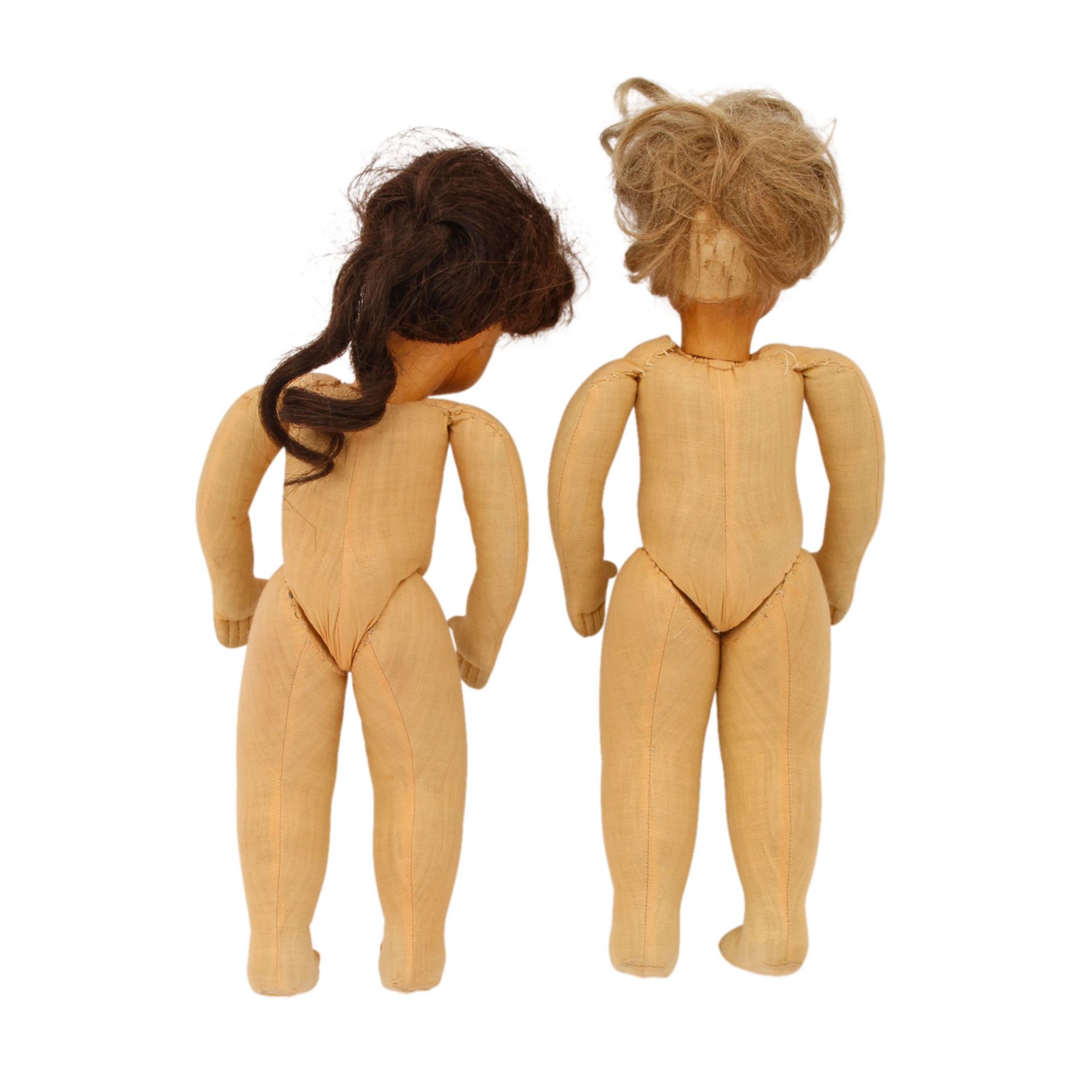KRAHMER zwei Puppen, Mitte 20.Jh.,Kopf aus Holz geschnitzt u. farbig gefasst, blonde bzw. - Image 2 of 4