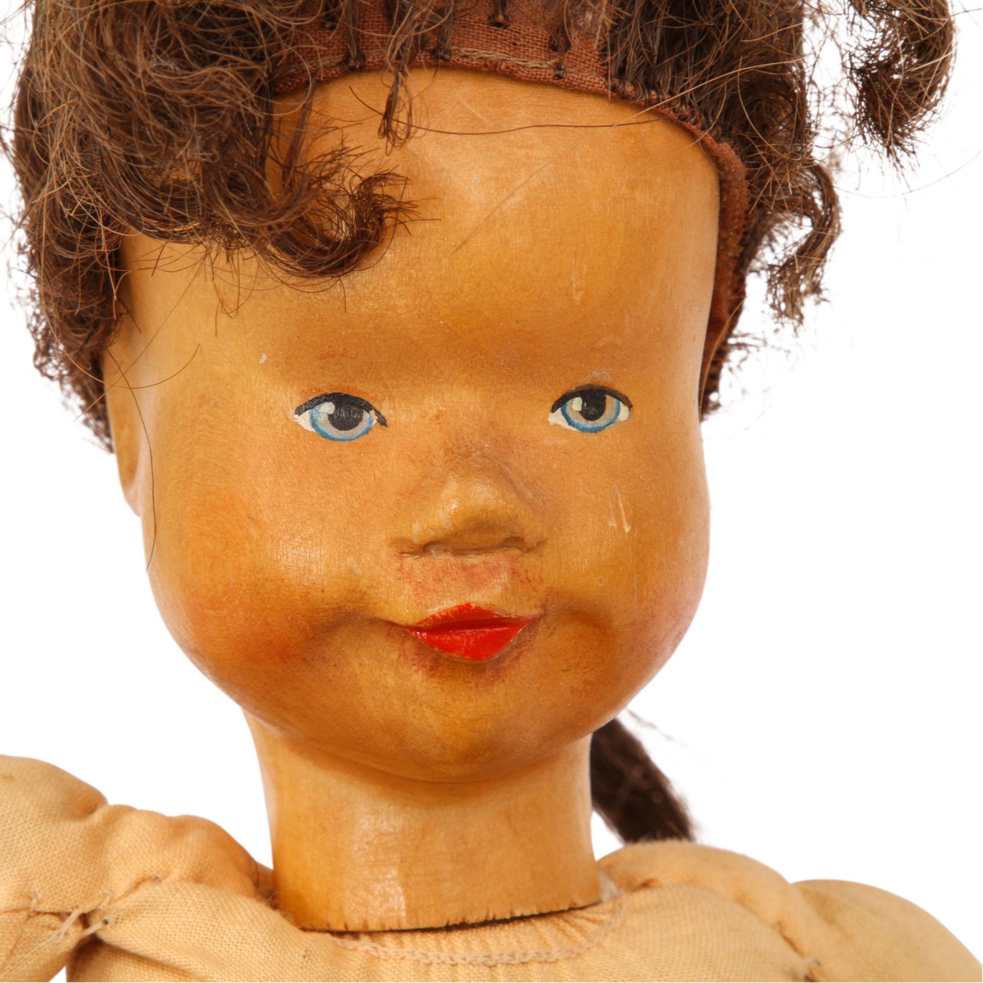 KRAHMER zwei Puppen, Mitte 20.Jh.,Kopf aus Holz geschnitzt u. farbig gefasst, blonde bzw. - Image 4 of 4