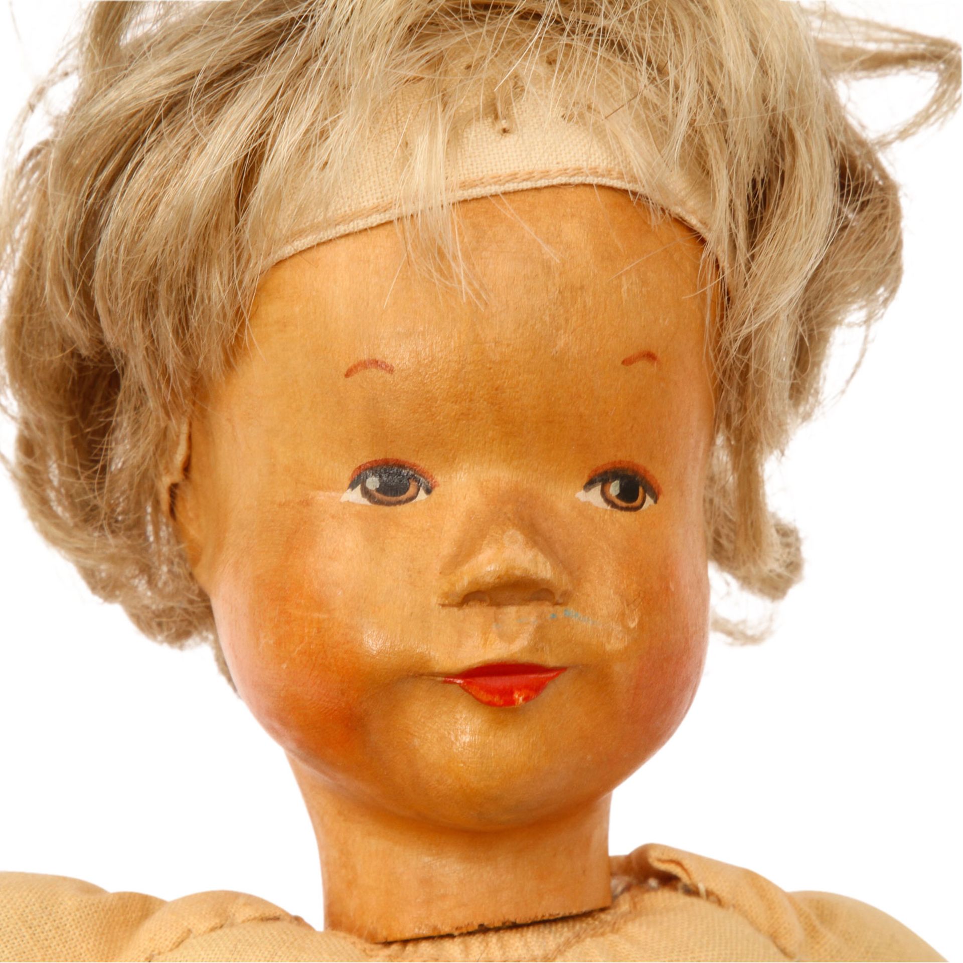 KRAHMER zwei Puppen, Mitte 20.Jh.,Kopf aus Holz geschnitzt u. farbig gefasst, blonde bzw. - Image 3 of 4