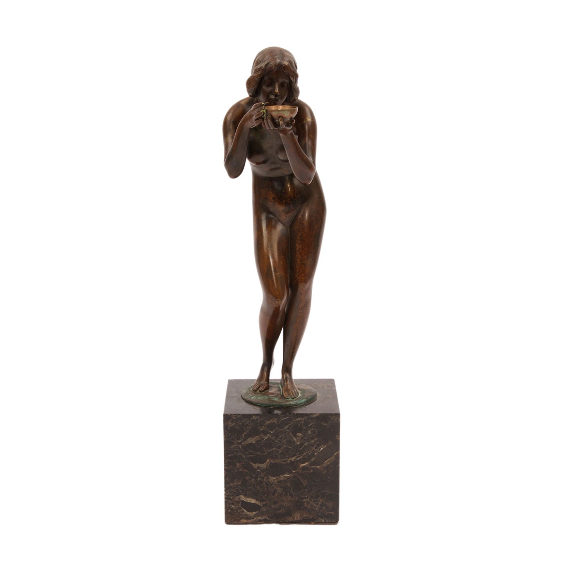 SEIFERT, VICTOR HEINRICH (1870-1953) 'Trinkende'.Bronze, stehende Figur einer nackten Frau, die - Image 2 of 6