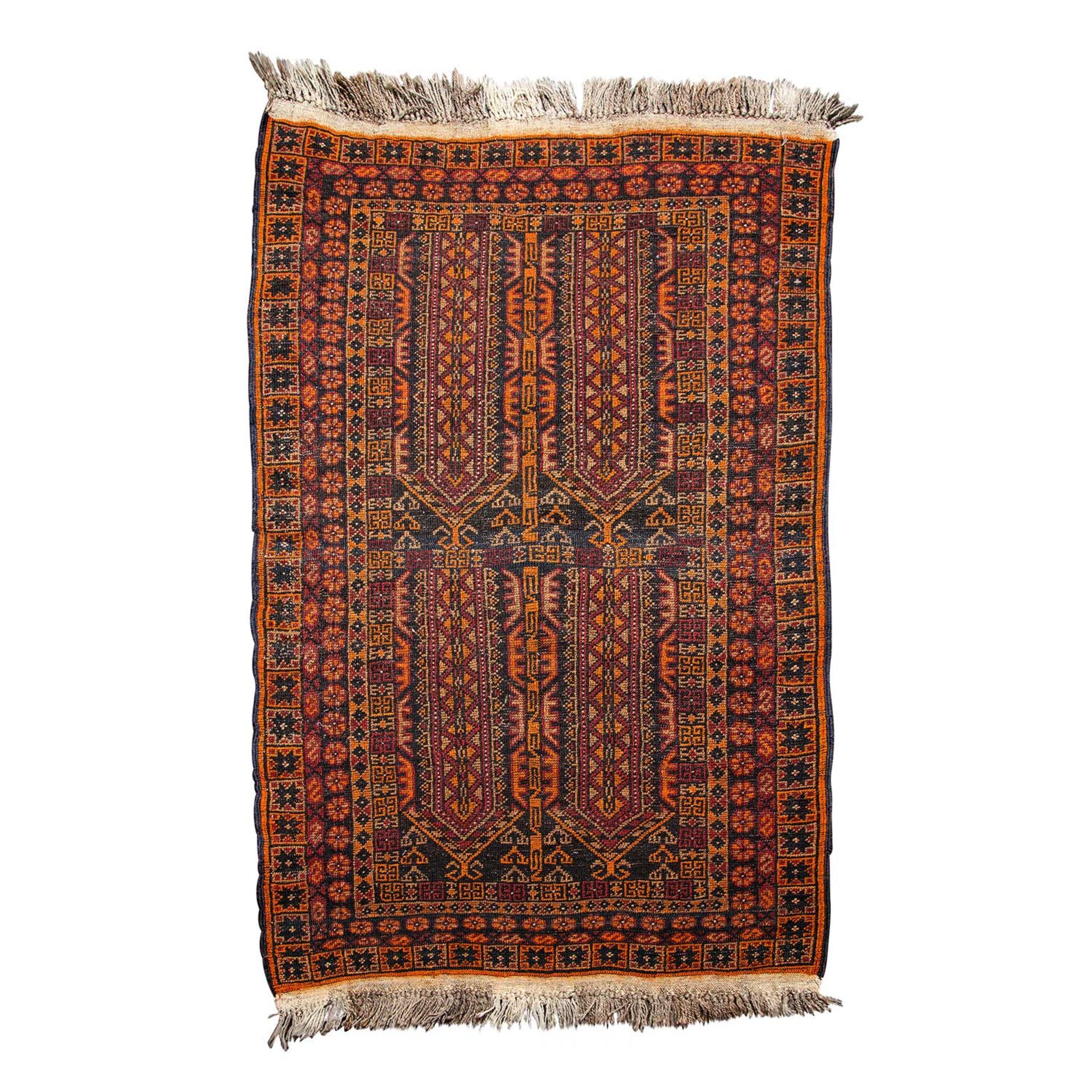 Orientteppich. AFGHANISTAN, 20. Jh., ca. 125x85 cm.Dörfliche Knüpfarbeit aus reiner Wolle, gemustert - Image 2 of 4
