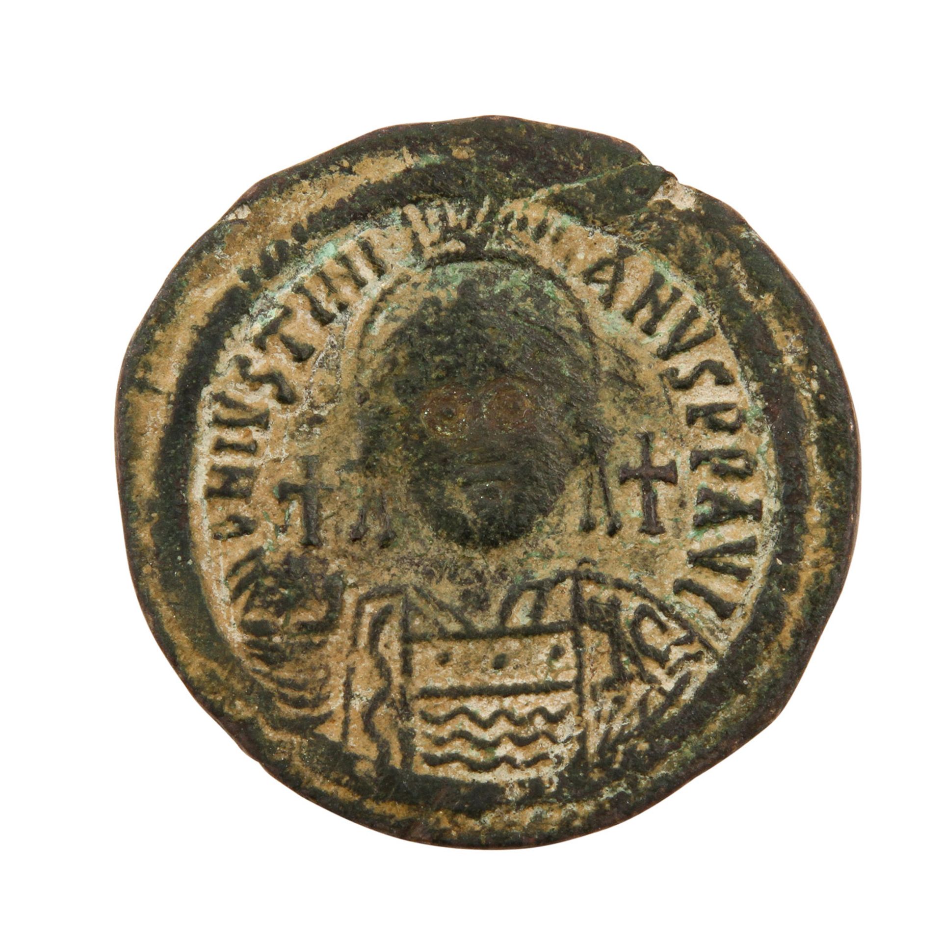 Byzanz - Bronze-Follis 540/541 v.Chr., Justinian, Konstantinopel, Av: Frontale Büste des Kaisers, - Bild 3 aus 3