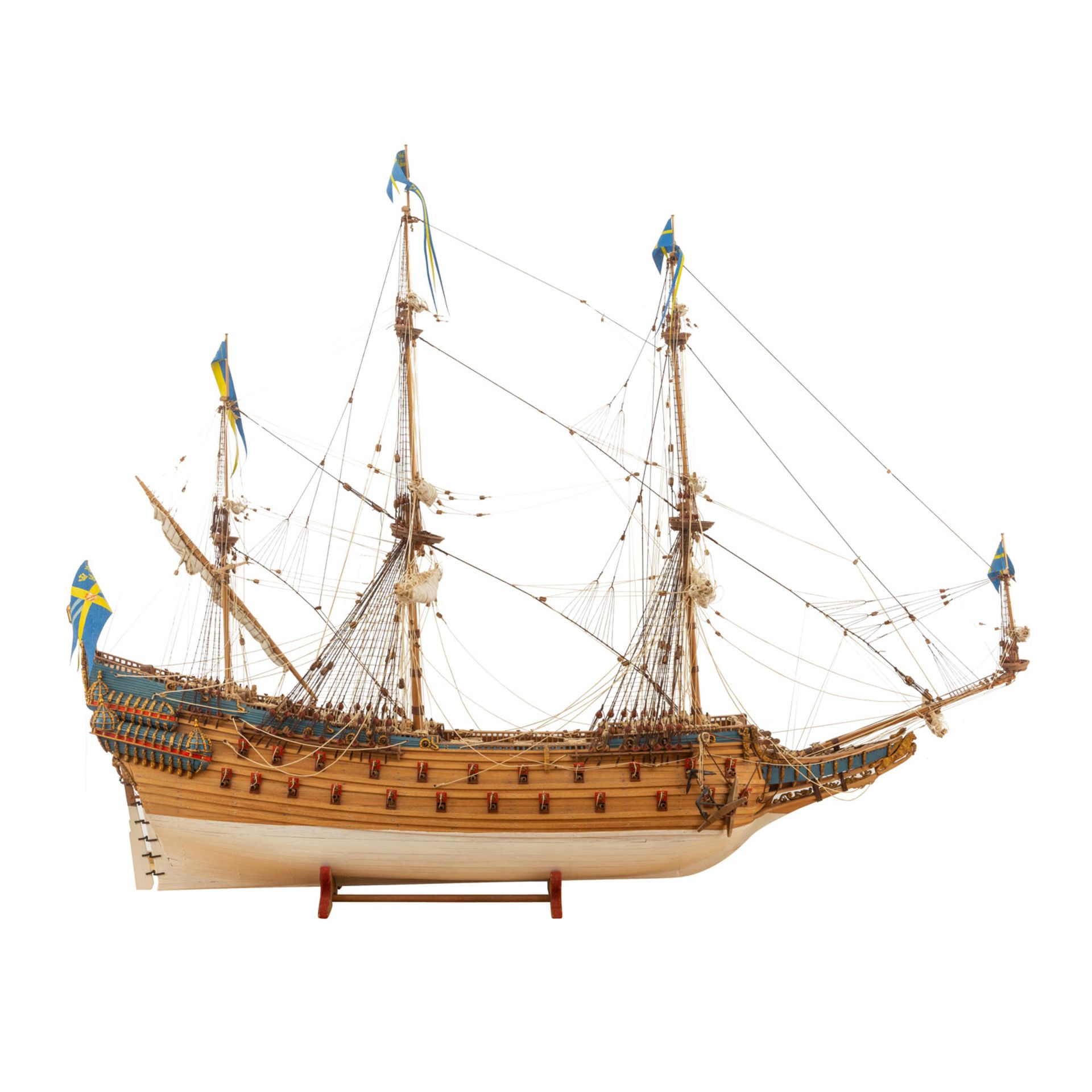 Detailreiches Schiffsmodell der schwedischen Galeone Vasa, inklusive großem Schaukasten aus - Bild 2 aus 9