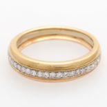 CARTIER feiner Damenring m. Diamantstreifen in GG / WG / RG 18K. RW: ca. 56. Sign. "Cartier,