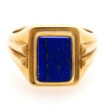 Herrenring mit Lapislazuli von ca. 11 x 8 mm mit feinen Pyriteinschlüssen, GG 14K, RW 63, guter