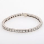 Rivierearmband mit 44 Diamanten im sog. Übergangsschliff zus. ca. 4,4 ct. GW - GET/ SI - PI.