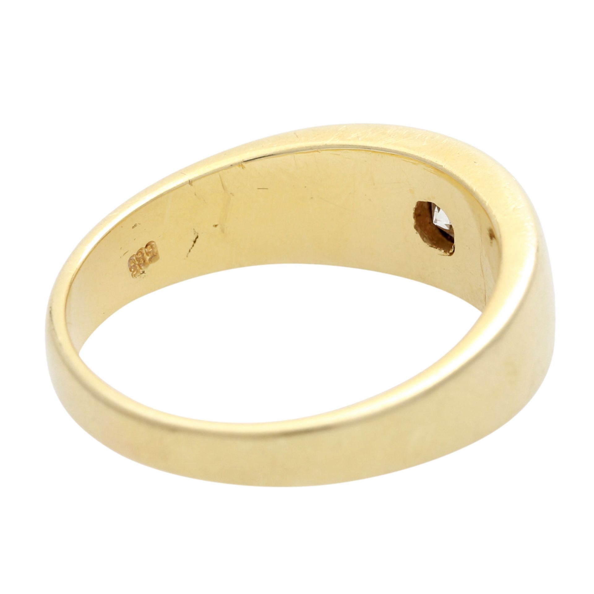 Bandring / Solitärring mit 1 Brillant ca. 0,35 ct GW (K) / PI 2 in GG 14K. RW: ca. 59,5. Leichte - Bild 3 aus 4