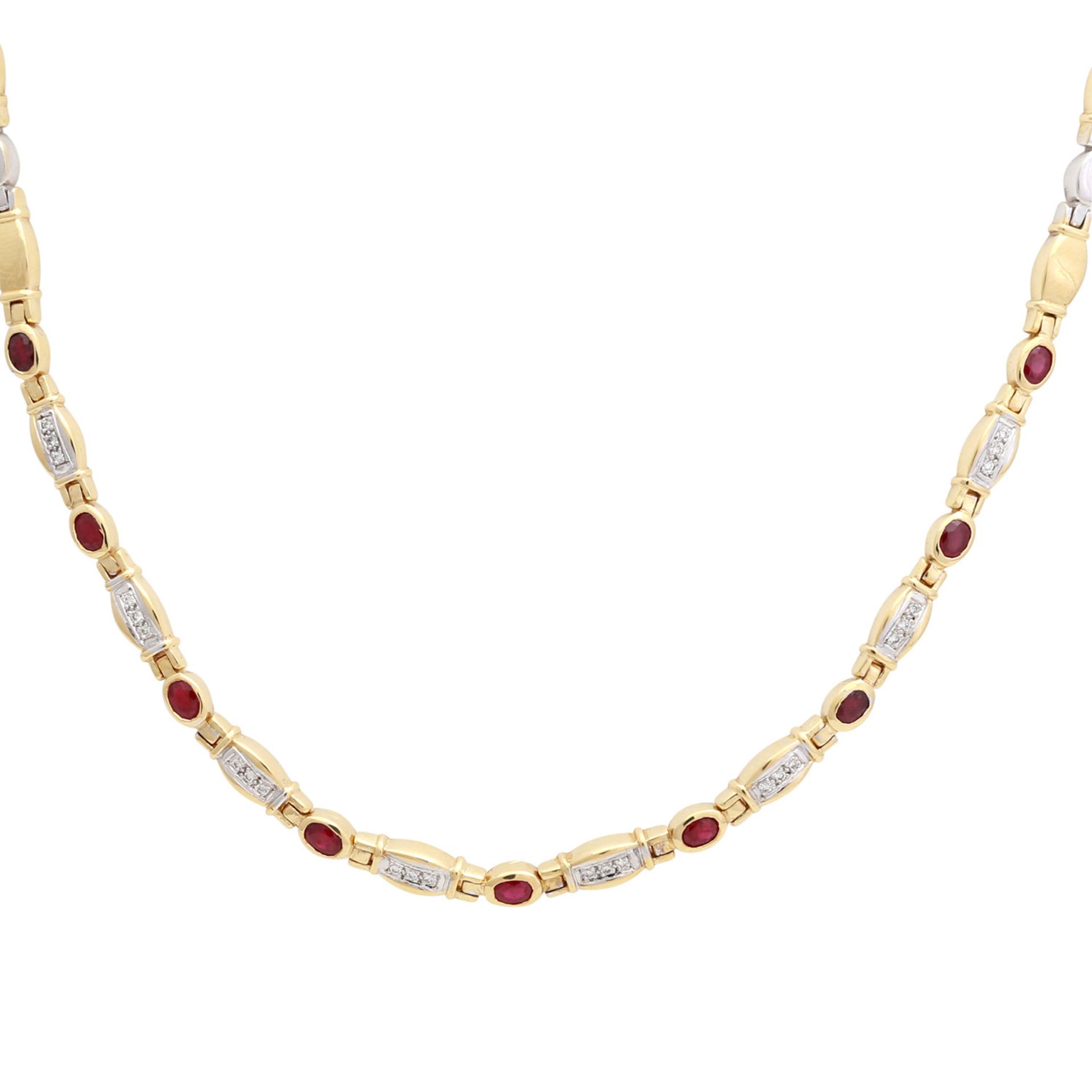 Collier, besetzt mit Rubinen und Diamanten, GG / WG 18K, L: 45 cm, Gebrauchsspuren. - Image 2 of 4