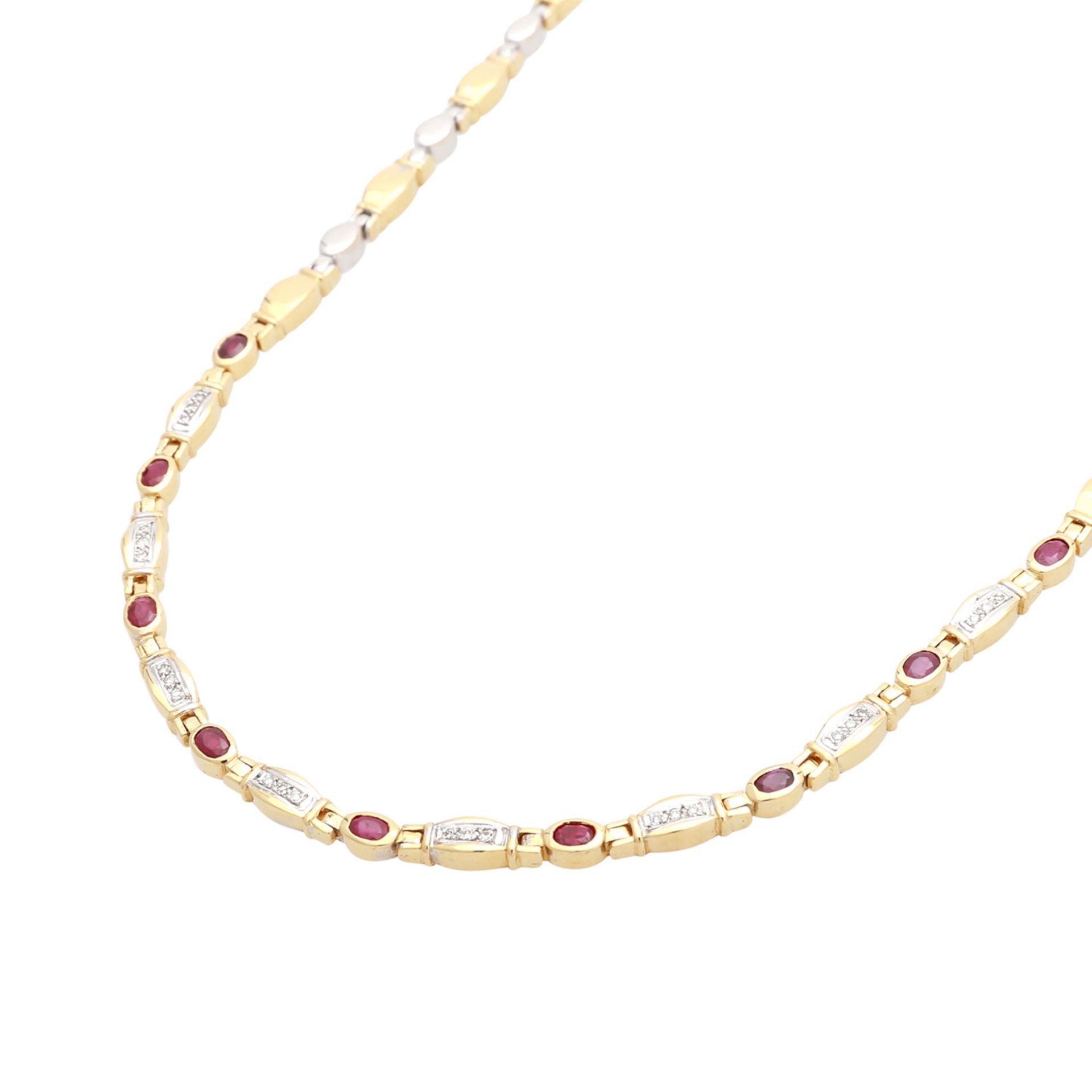 Collier, besetzt mit Rubinen und Diamanten, GG / WG 18K, L: 45 cm, Gebrauchsspuren. - Image 4 of 4