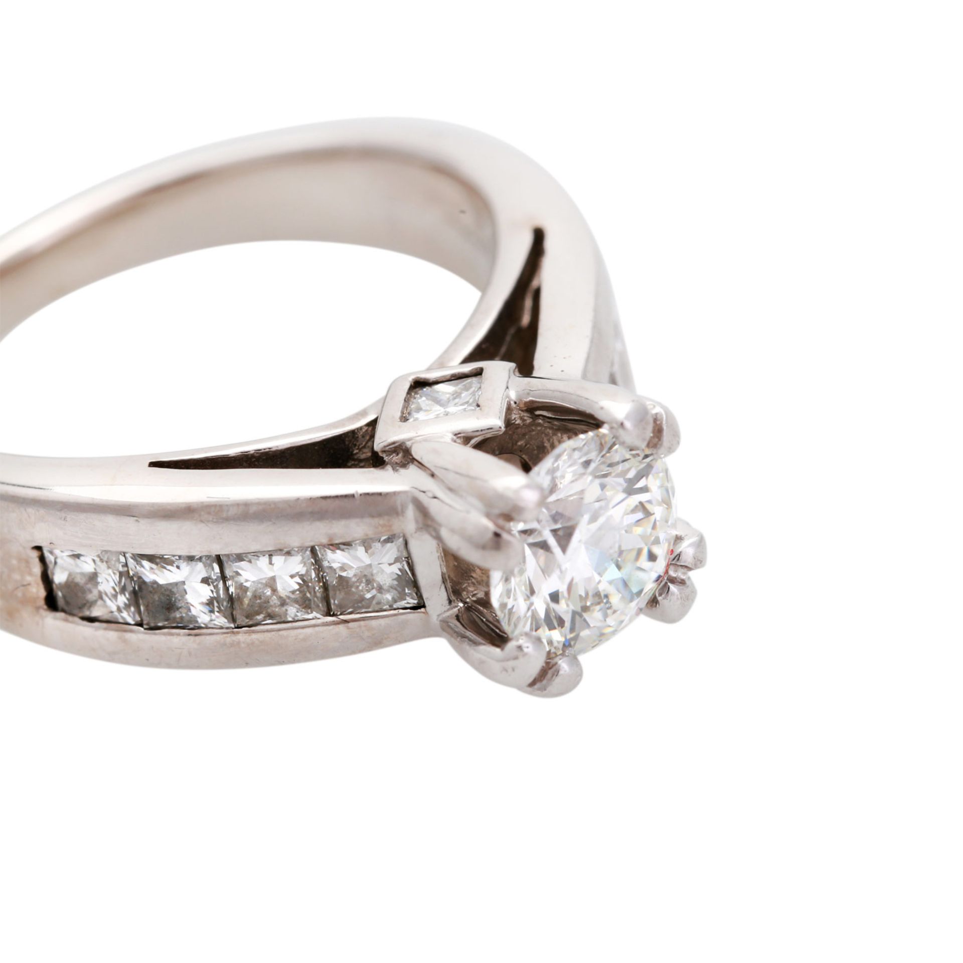 Damenring mit Diamanten, zentral ein Brillant von ca. 1 ct., SI2, WEIß (H), keine Fluoreszenz, - Bild 5 aus 6