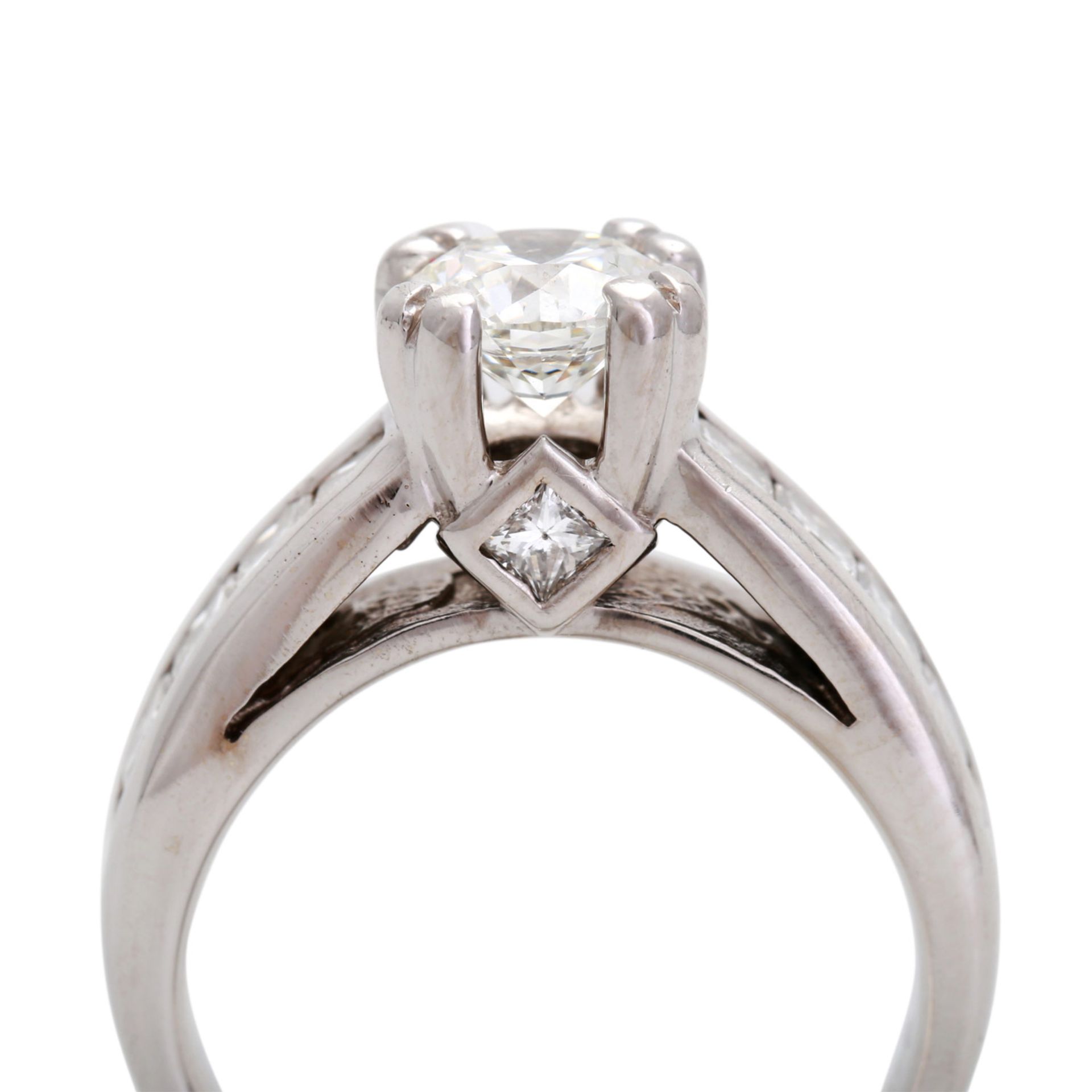Damenring mit Diamanten, zentral ein Brillant von ca. 1 ct., SI2, WEIß (H), keine Fluoreszenz, - Bild 6 aus 6