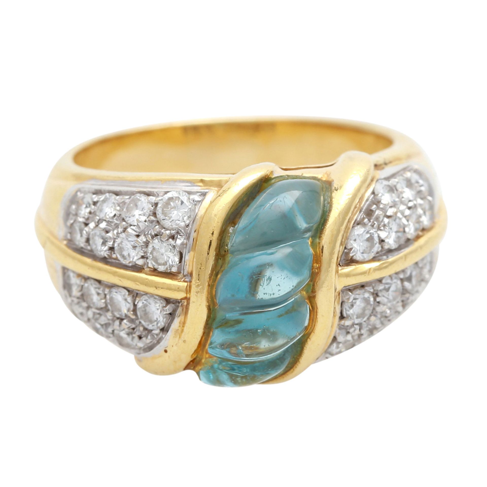 Ring mit Aquamarin in Fantasieschliff und 30 Brillanten, zus. ca. 0,45 ct, W-LGW (H-J) / VS, GG 18K,