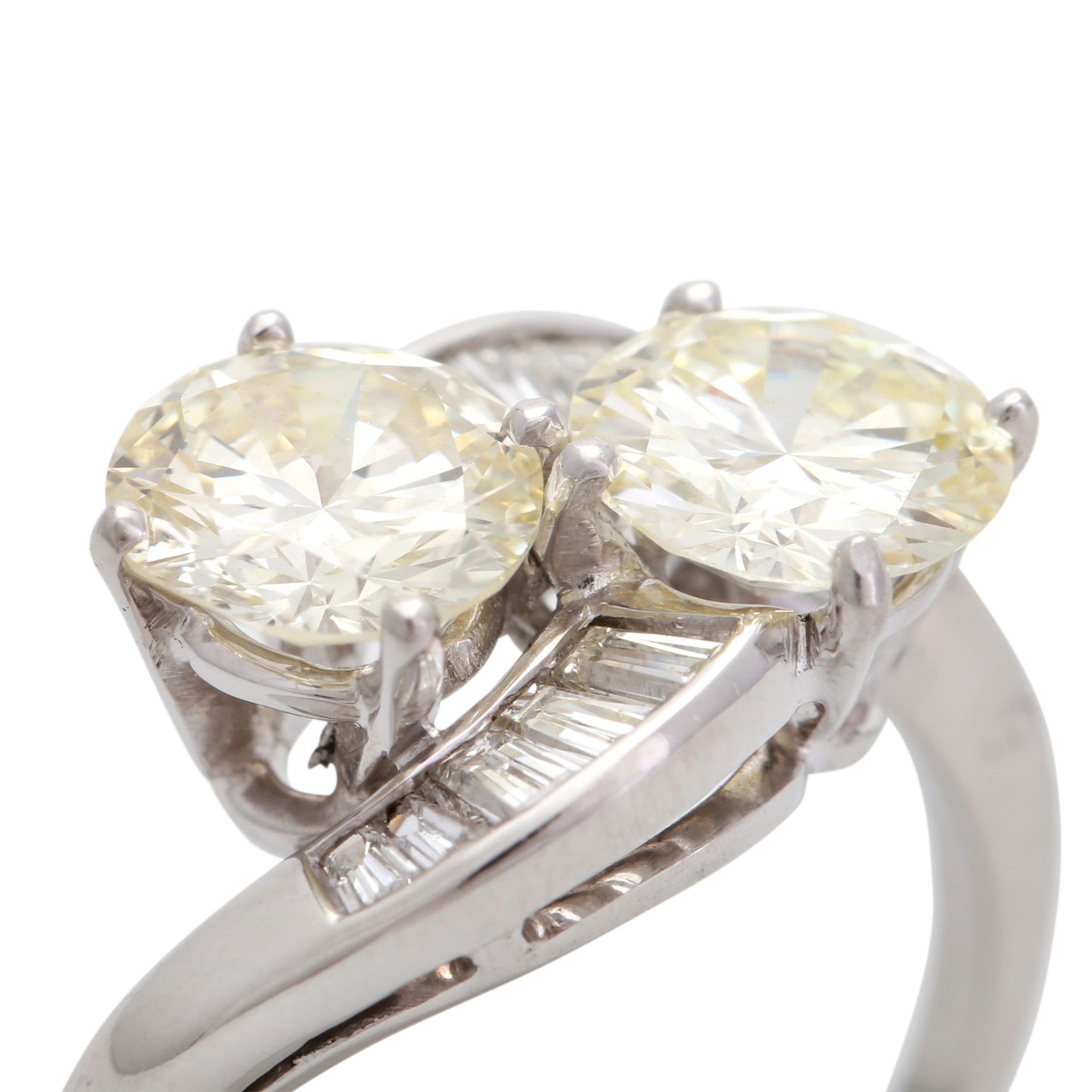 Damenring mit Diamanten, 2 Brillanten von zus. ca. 2,2 ct. (grav.), VVS - VS, GET (M - L), keine - Bild 6 aus 6